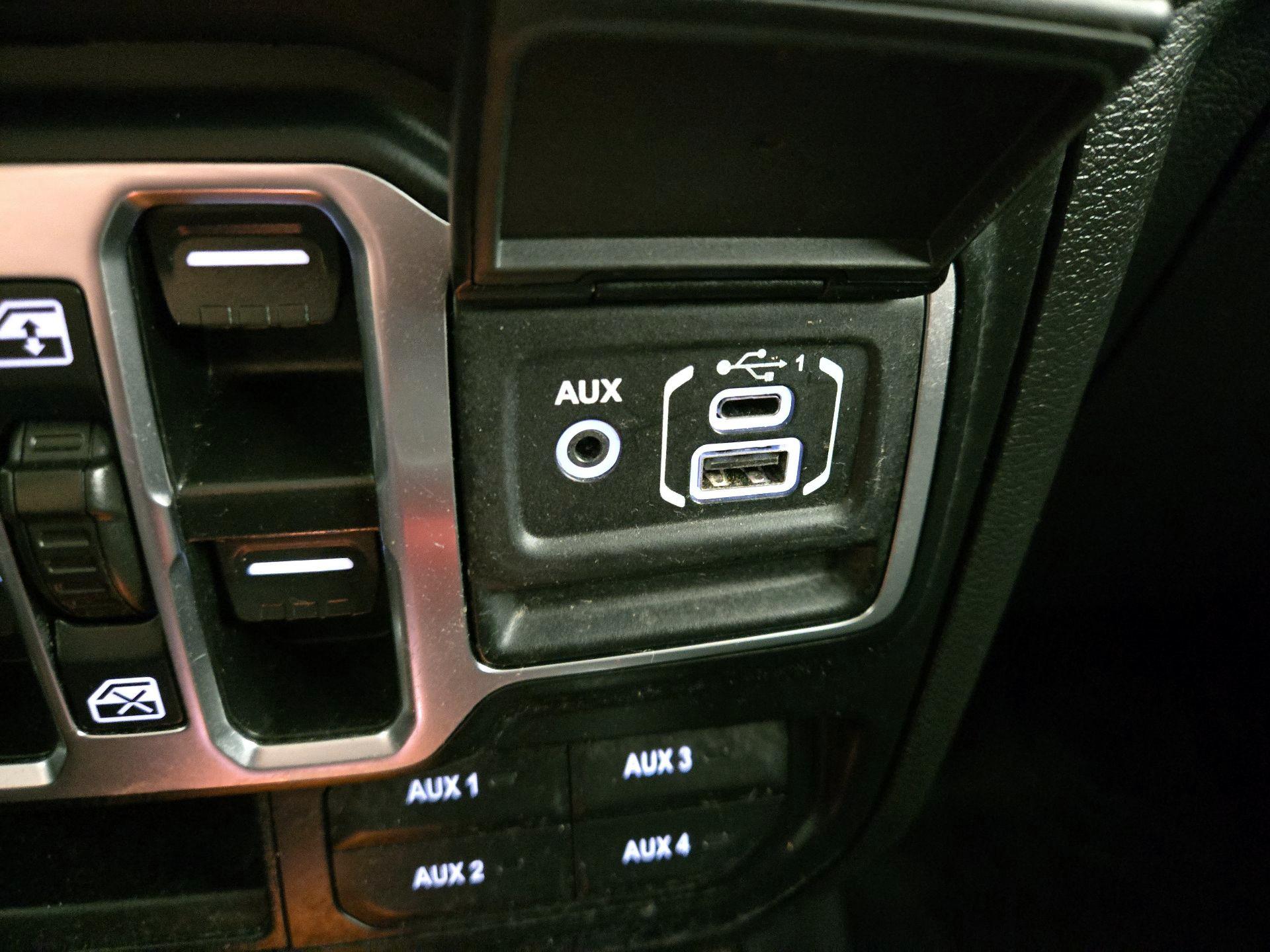 Thumbnail: 2023 Jeep Gladiator - 18