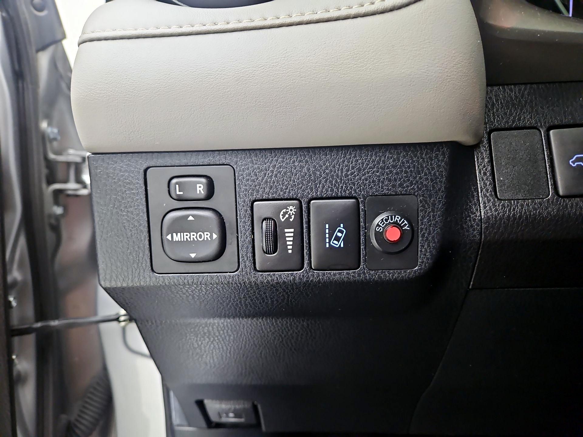Thumbnail: 2018 Toyota RAV4 - 13