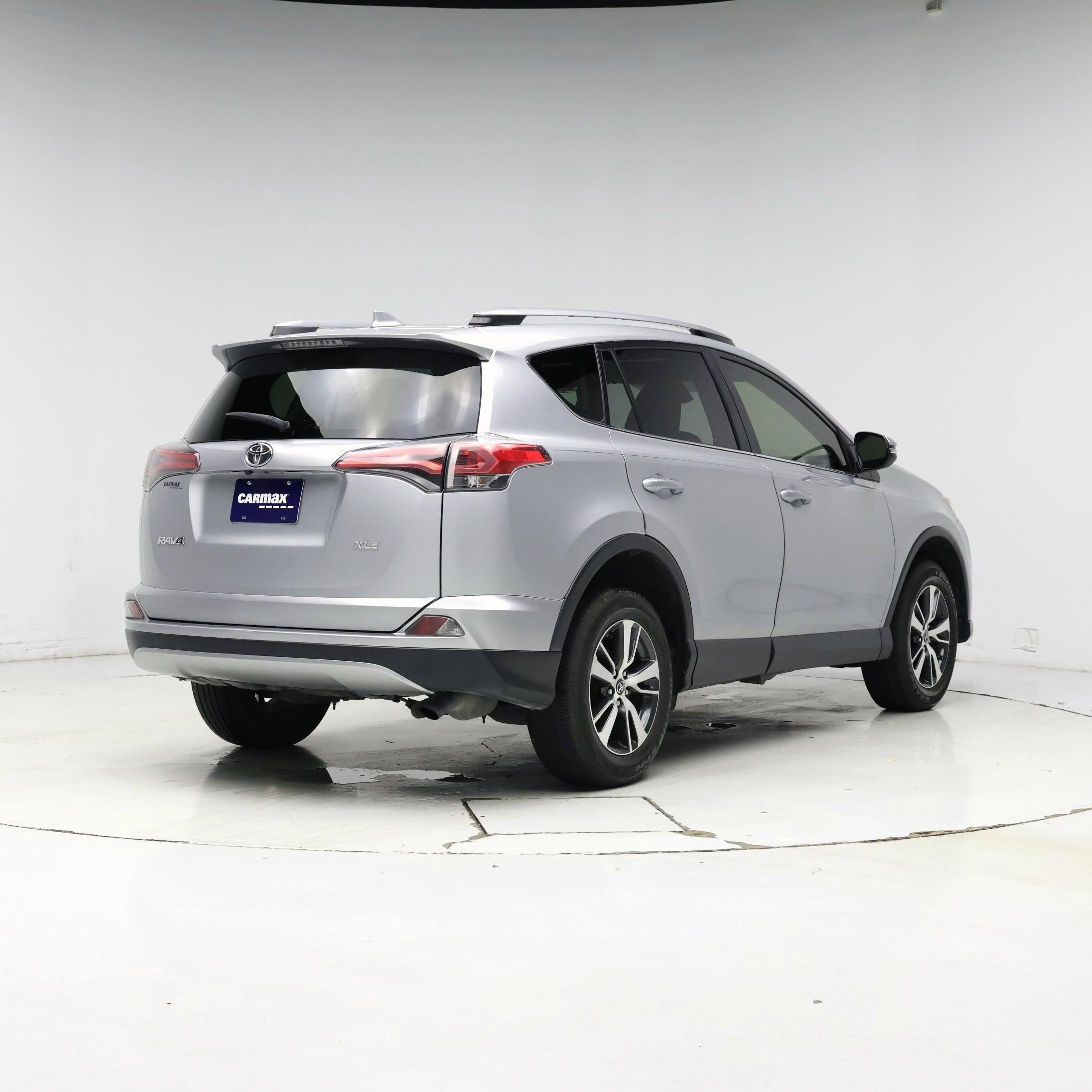 Thumbnail: 2018 Toyota RAV4 - 8