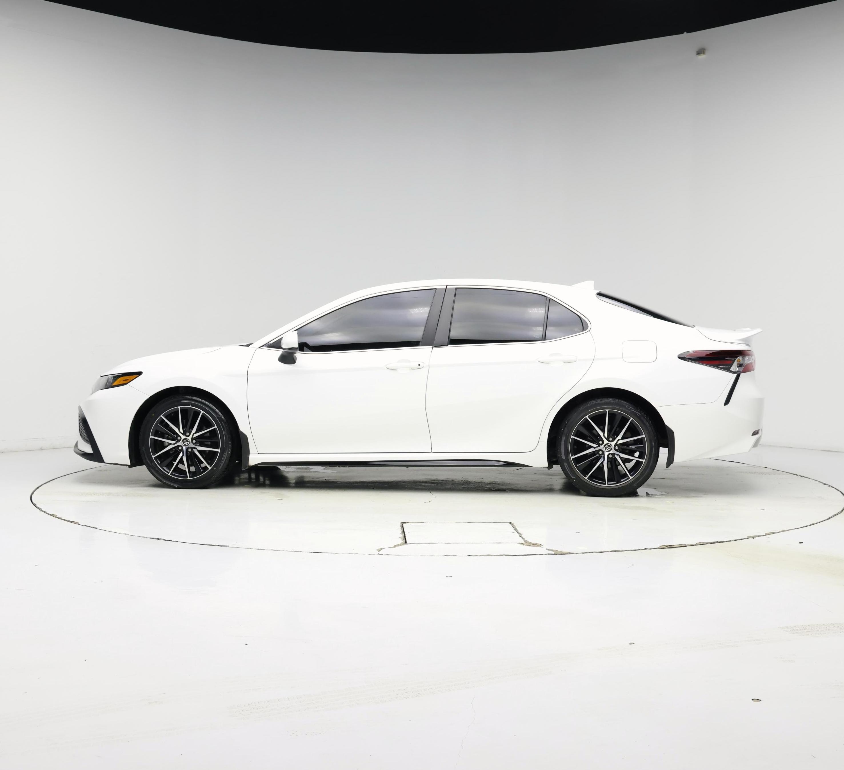 Thumbnail: 2021 Toyota Camry - 3