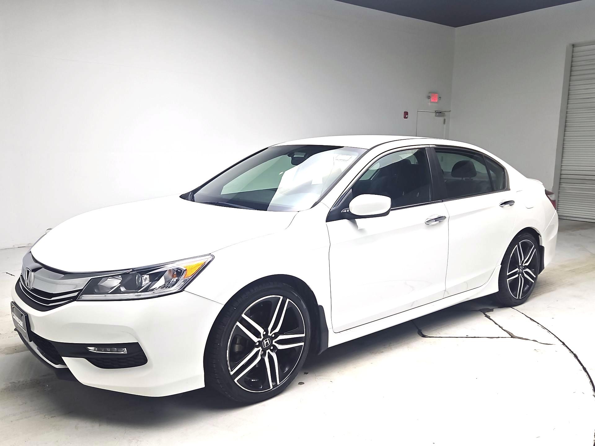 Thumbnail: 2017 Honda Accord - 3