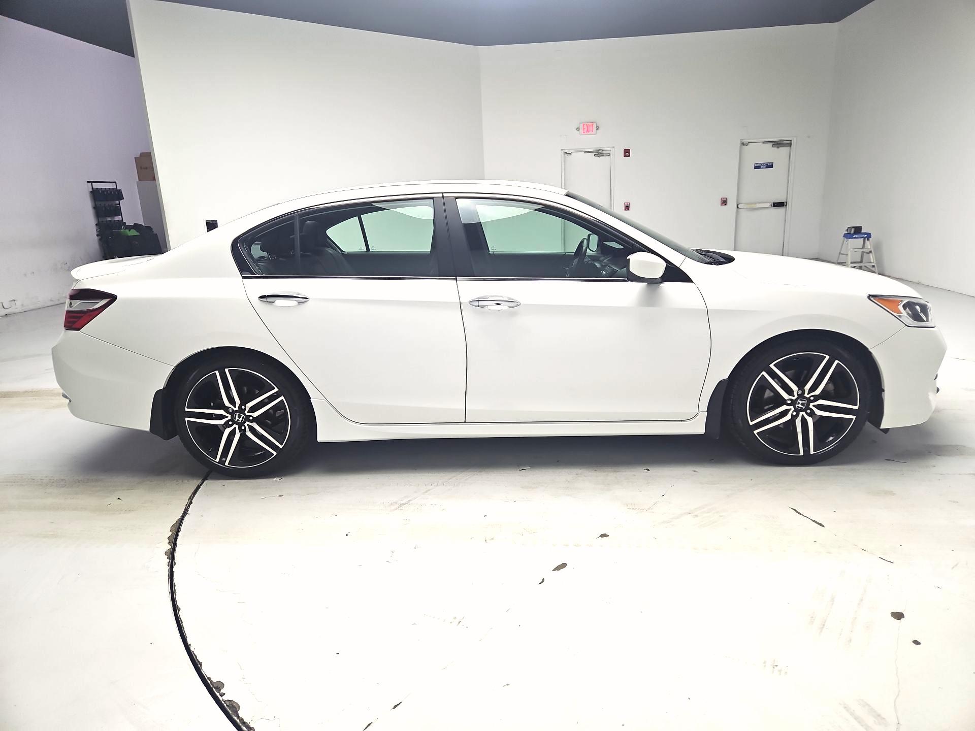 Thumbnail: 2017 Honda Accord - 4