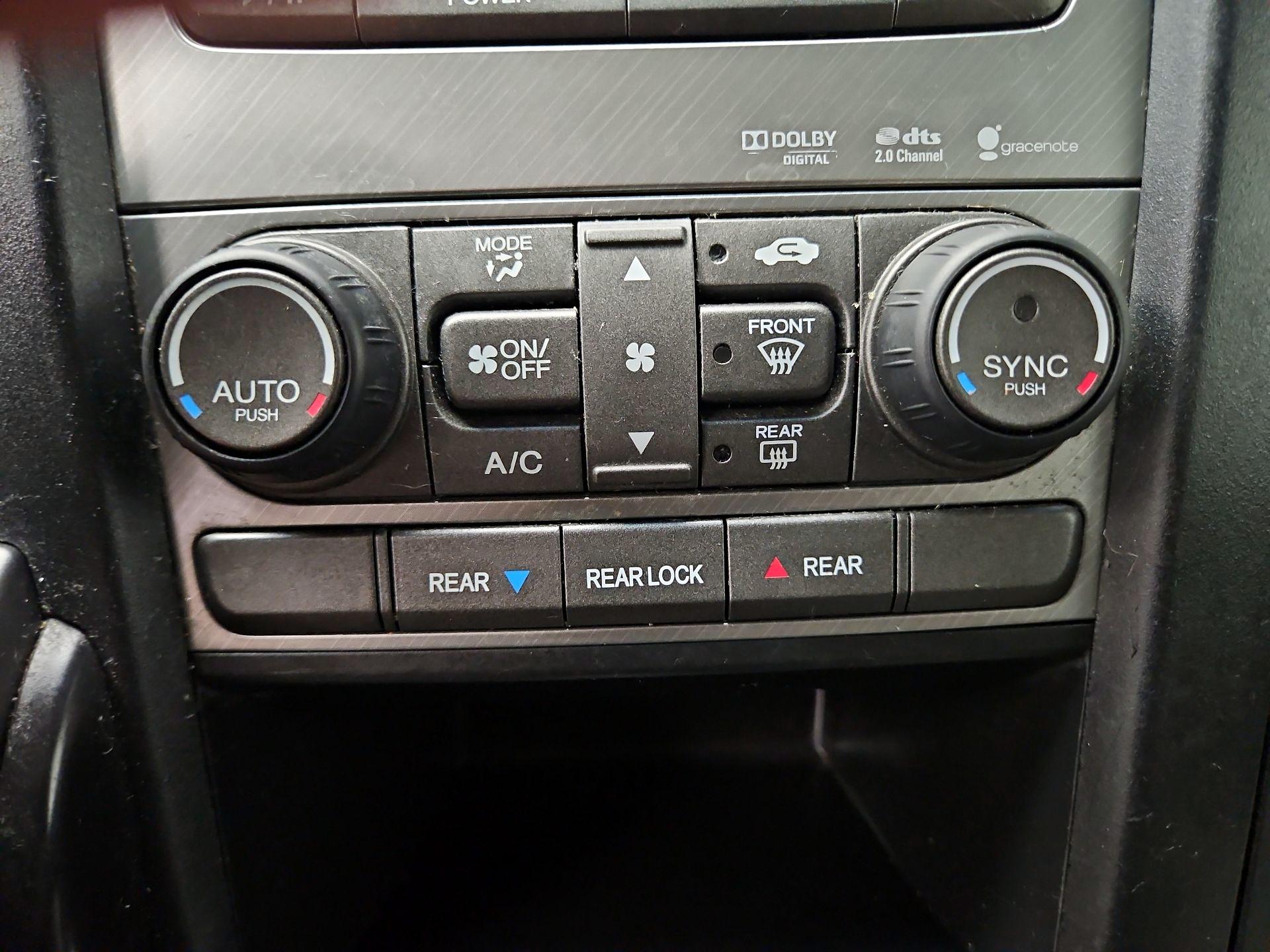 Thumbnail: 2015 Honda Pilot - 16