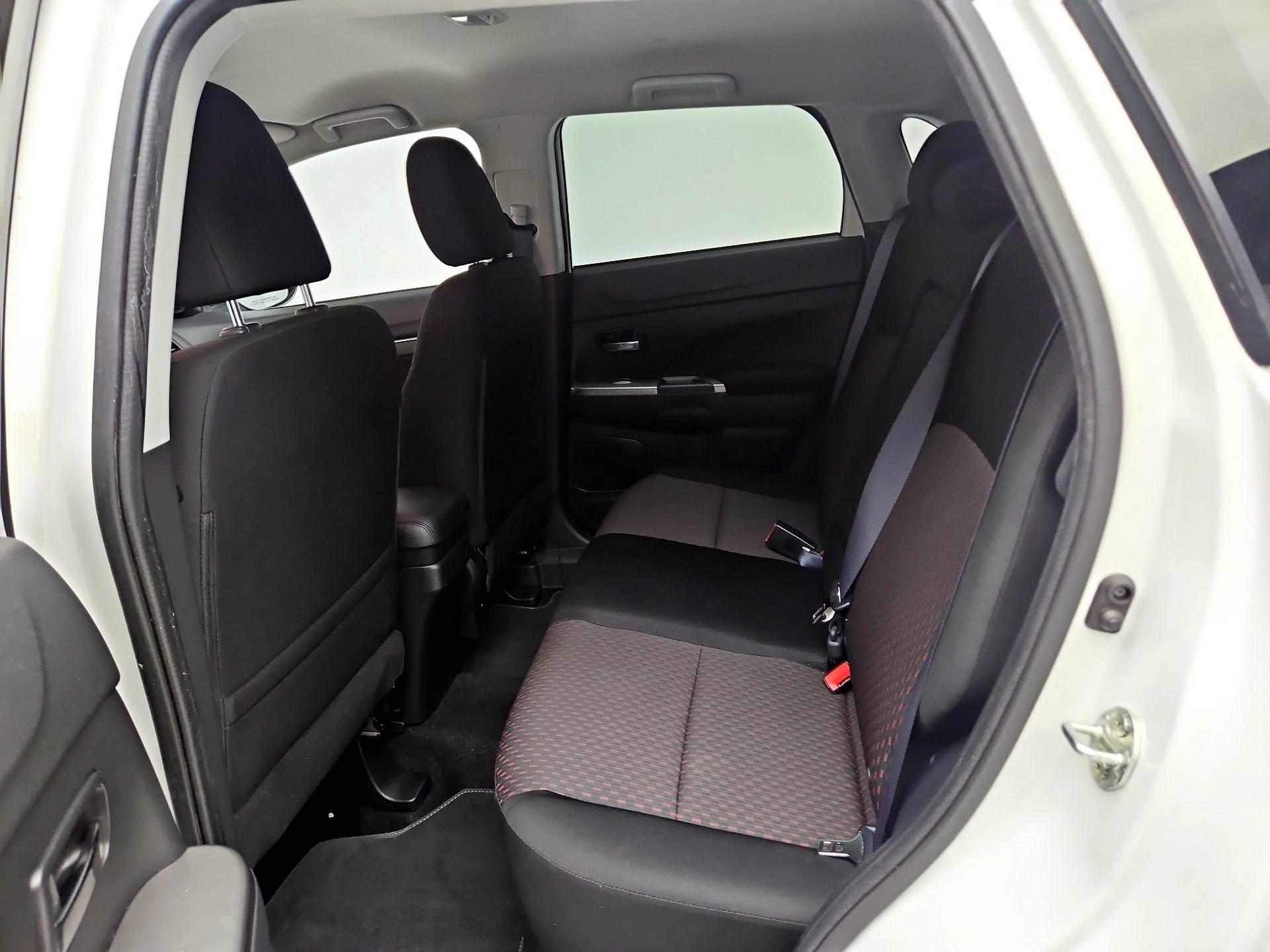 Thumbnail: 2019 Mitsubishi Outlander Sport - 18