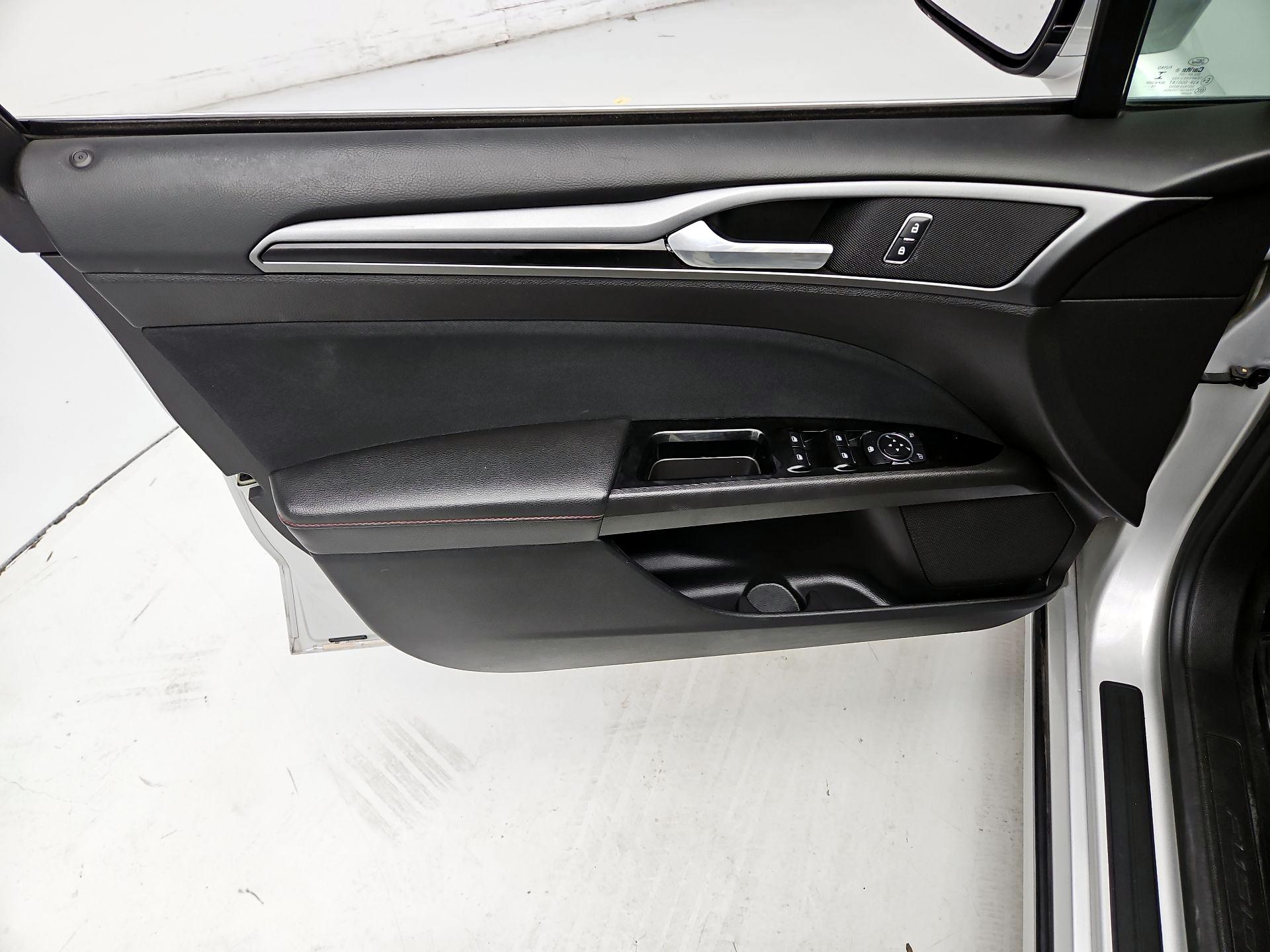 Thumbnail: 2016 Ford Fusion - 12