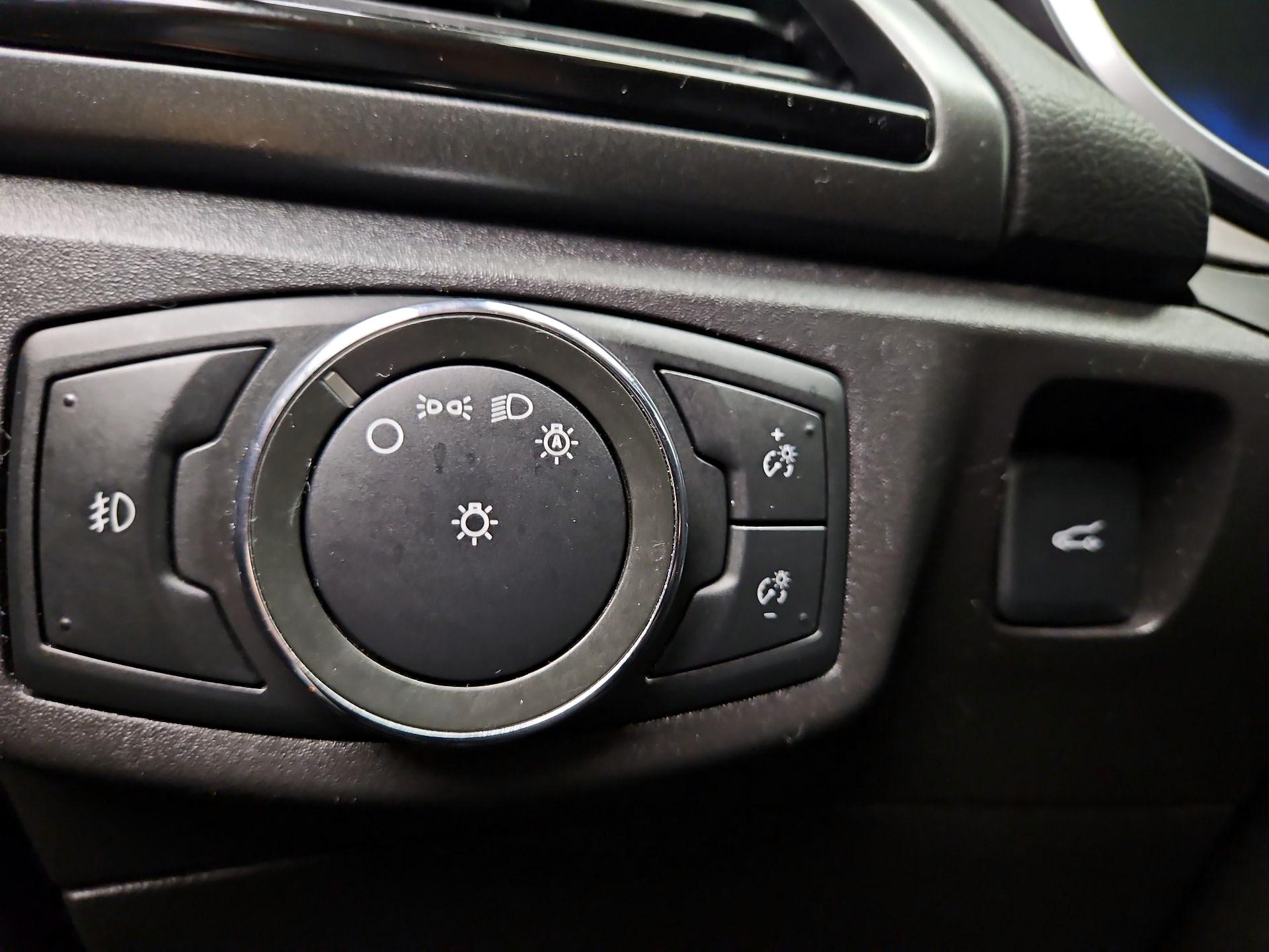 Thumbnail: 2016 Ford Fusion - 13
