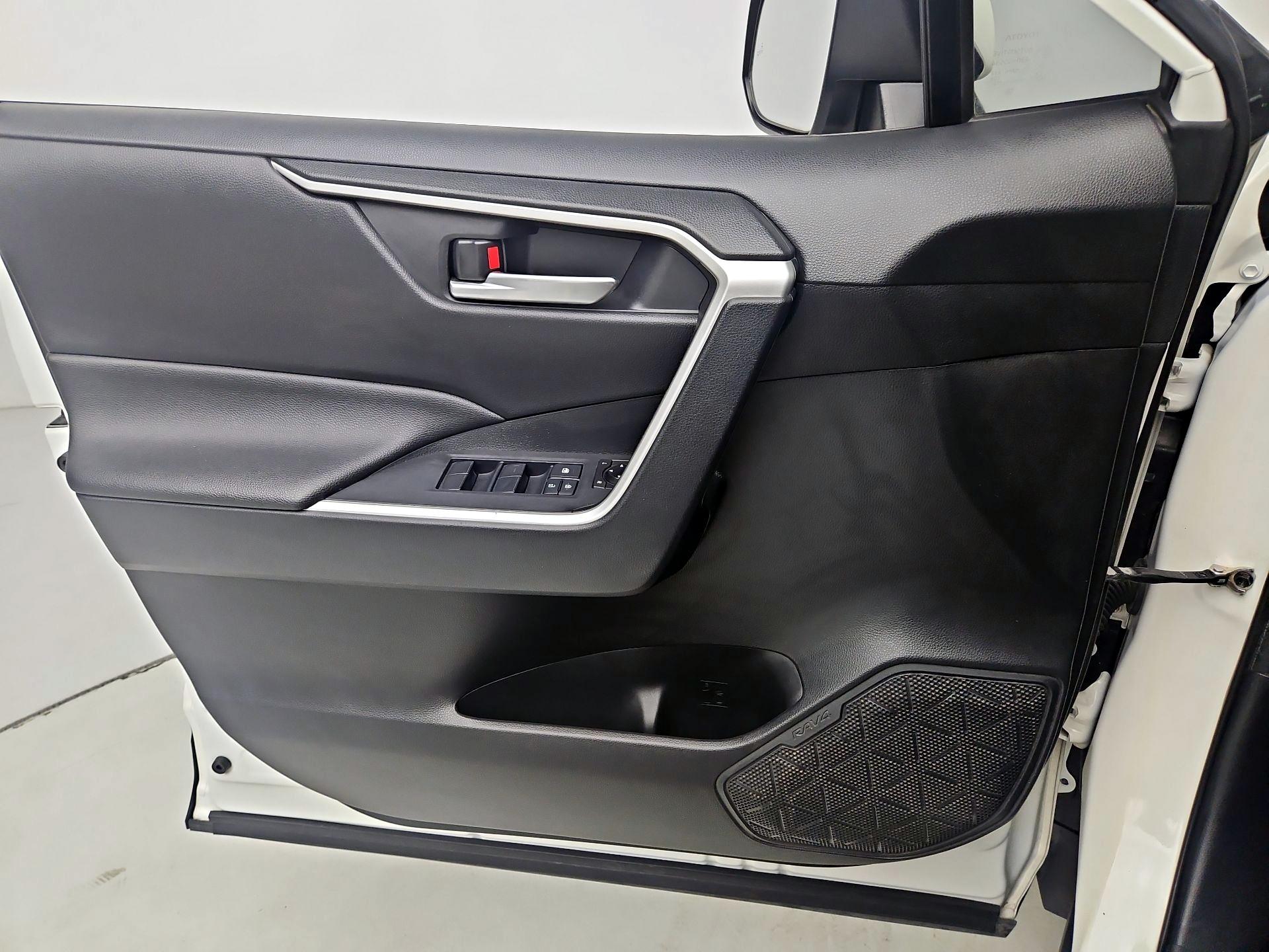 Thumbnail: 2019 Toyota RAV4 - 12