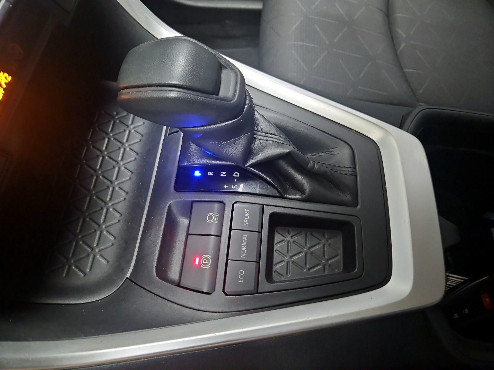Thumbnail: 2019 Toyota RAV4 - 17