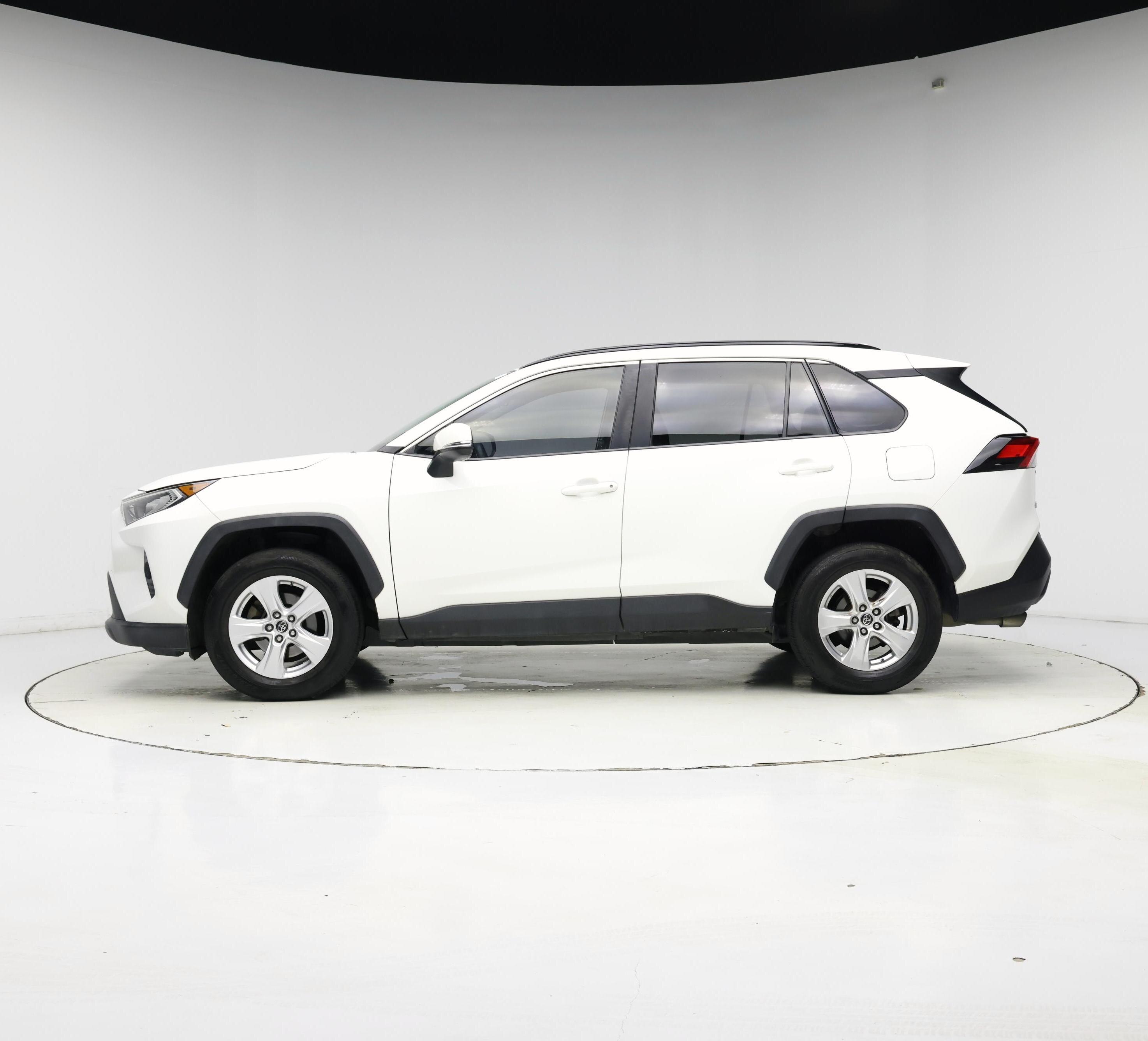 Thumbnail: 2019 Toyota RAV4 - 3