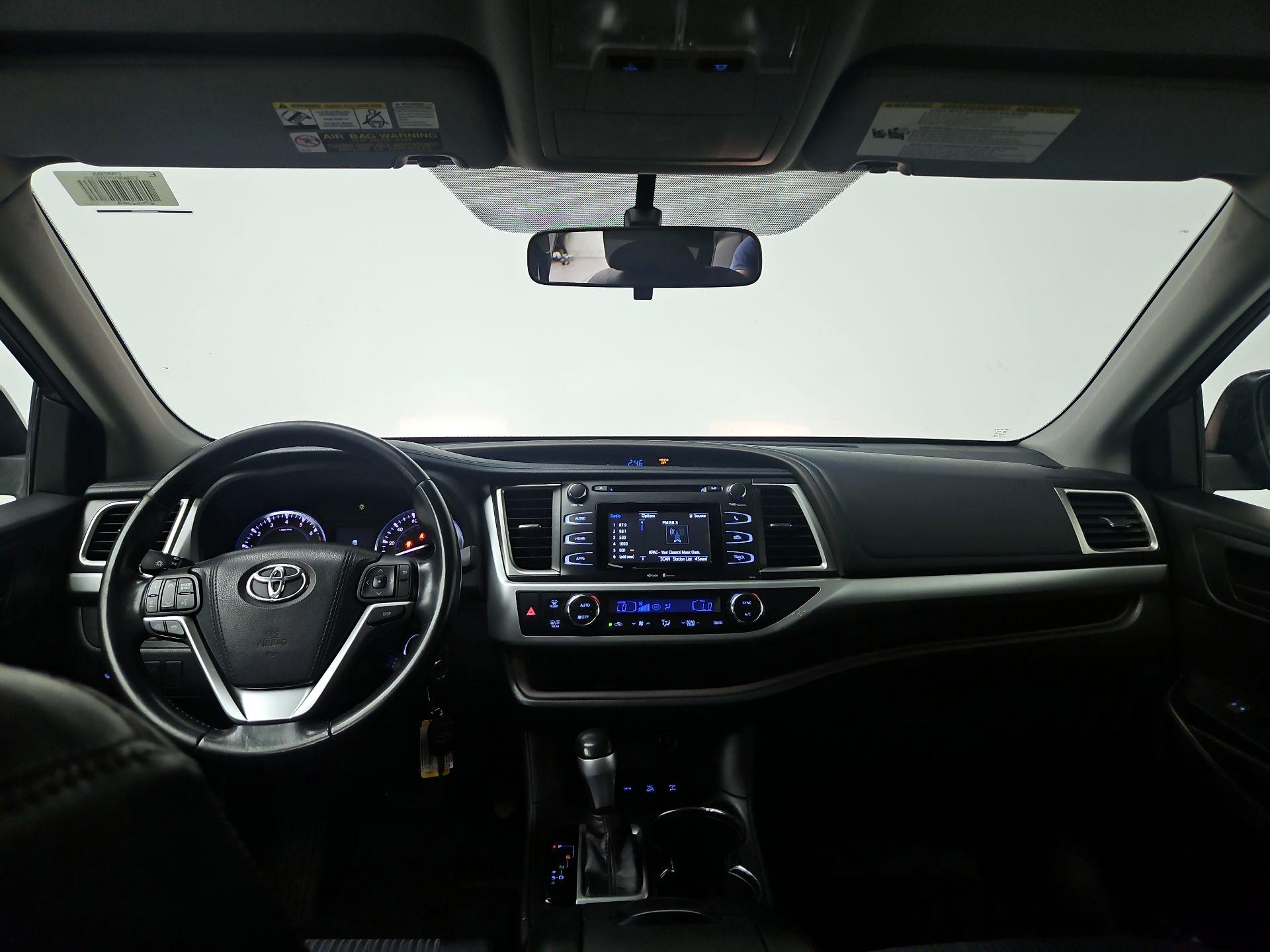 Thumbnail: 2015 Toyota Highlander - 9