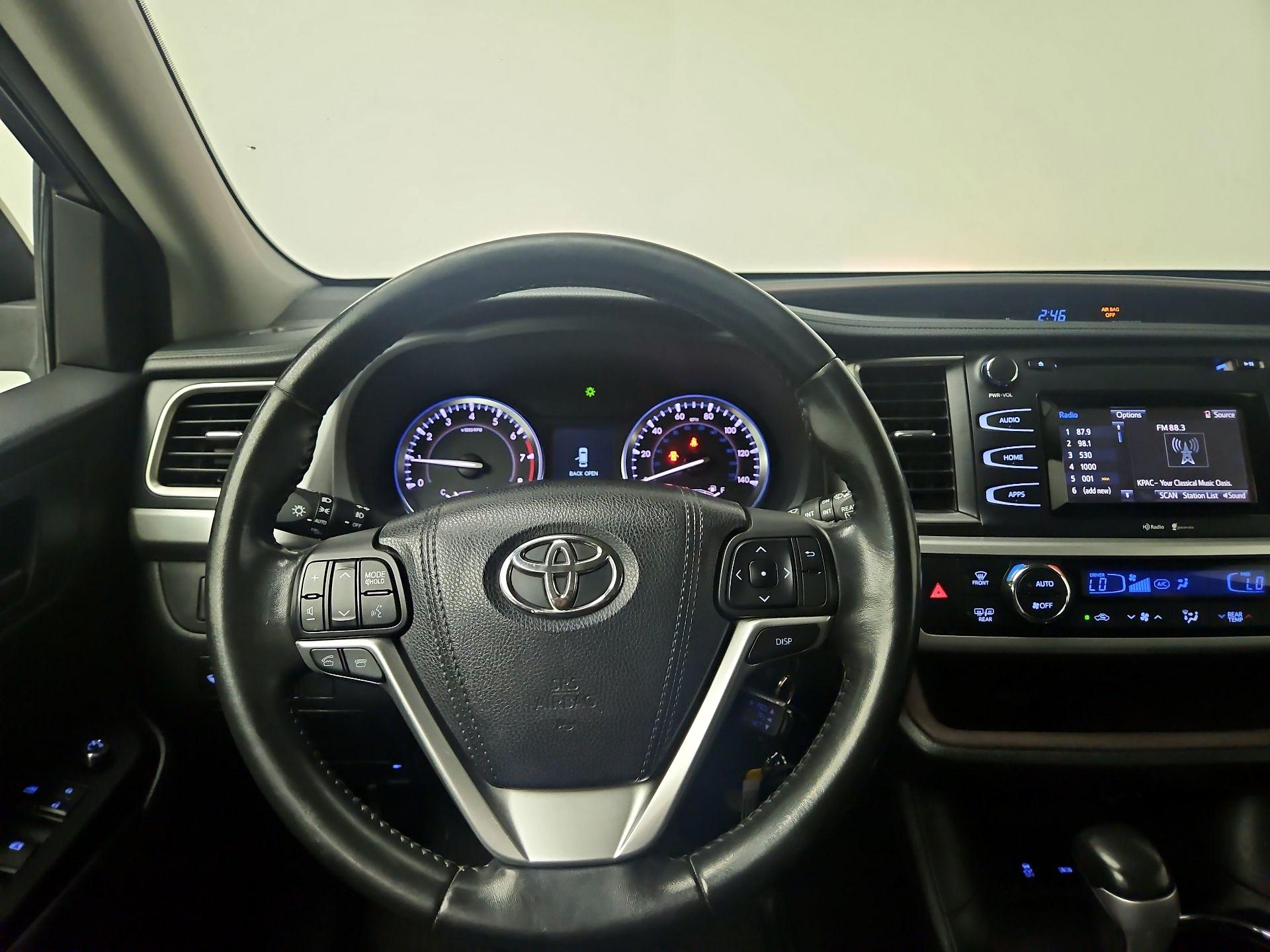 Thumbnail: 2015 Toyota Highlander - 10