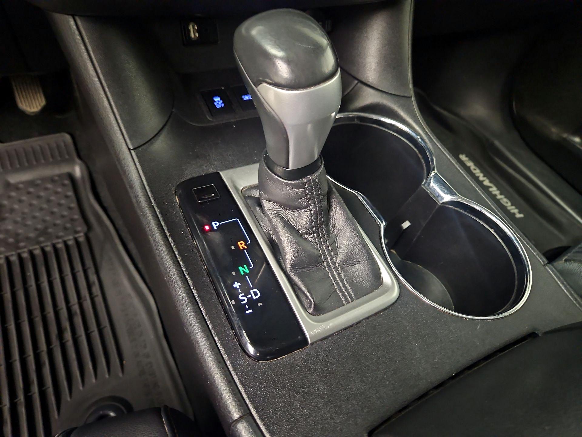 Thumbnail: 2015 Toyota Highlander - 17