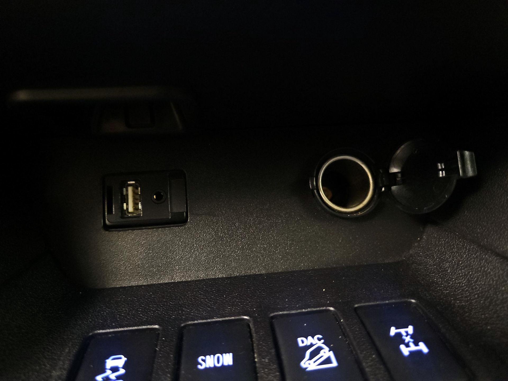 Thumbnail: 2015 Toyota Highlander - 18
