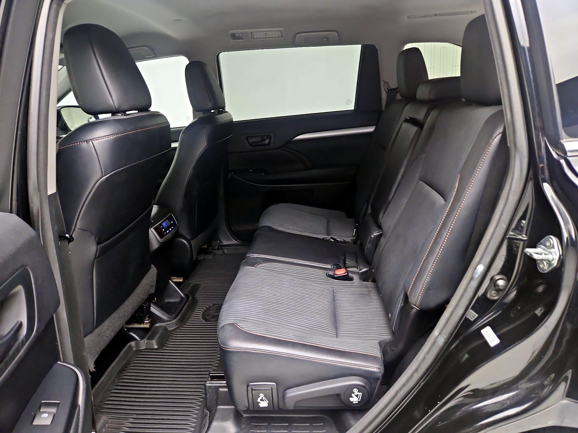 Thumbnail: 2015 Toyota Highlander - 19