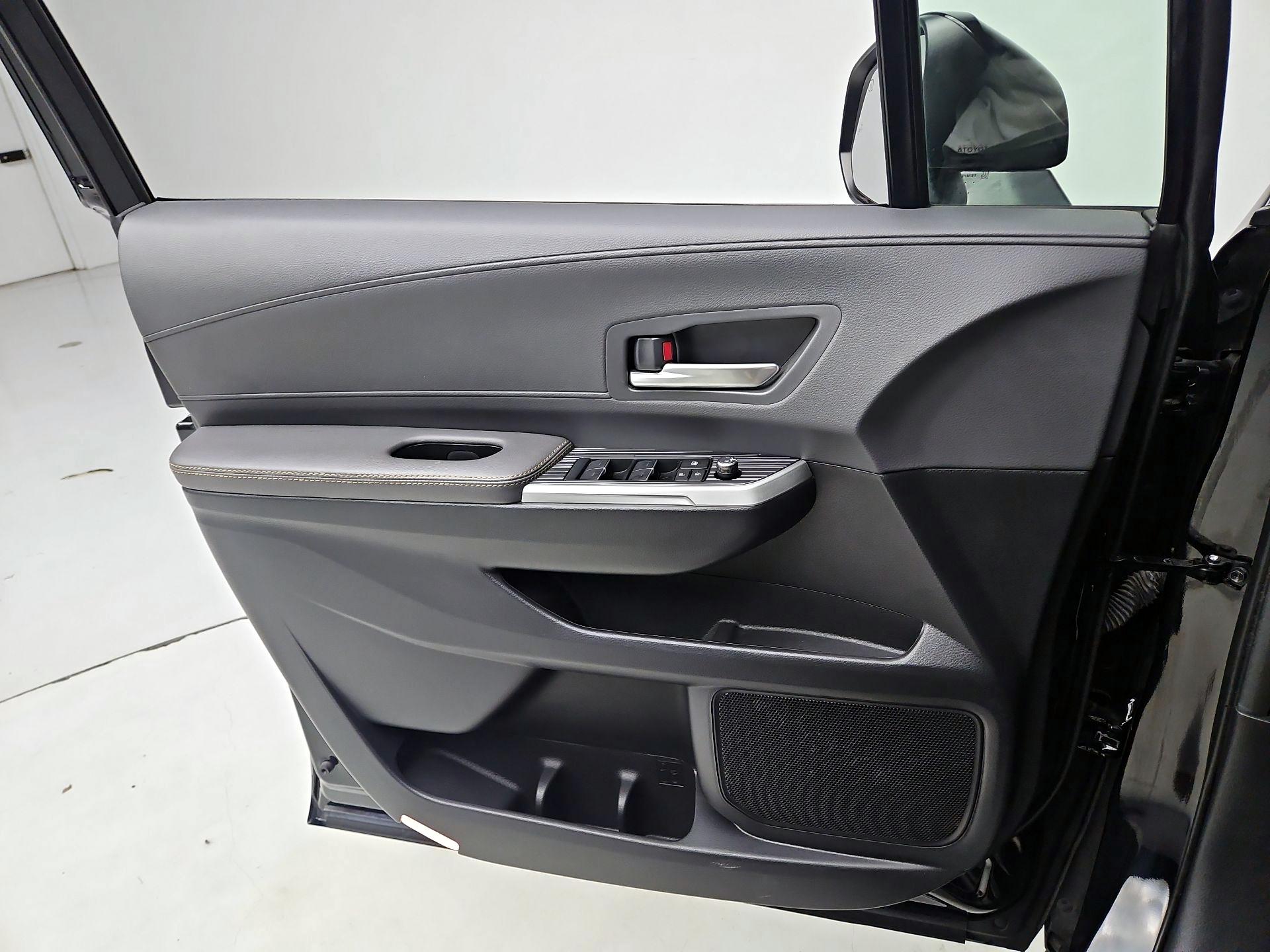 Thumbnail: 2024 Toyota Sienna - 12