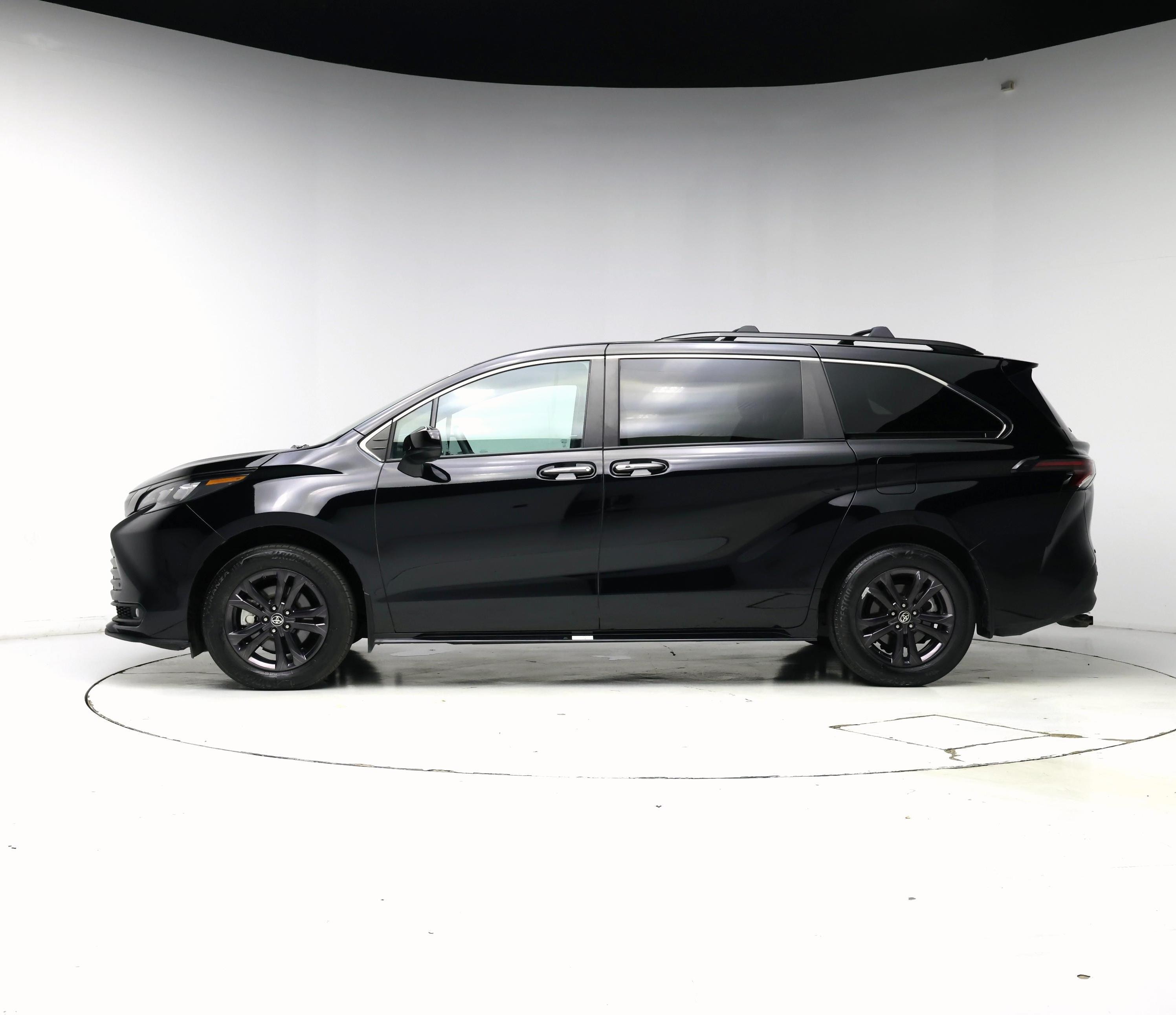 Thumbnail: 2024 Toyota Sienna - 3