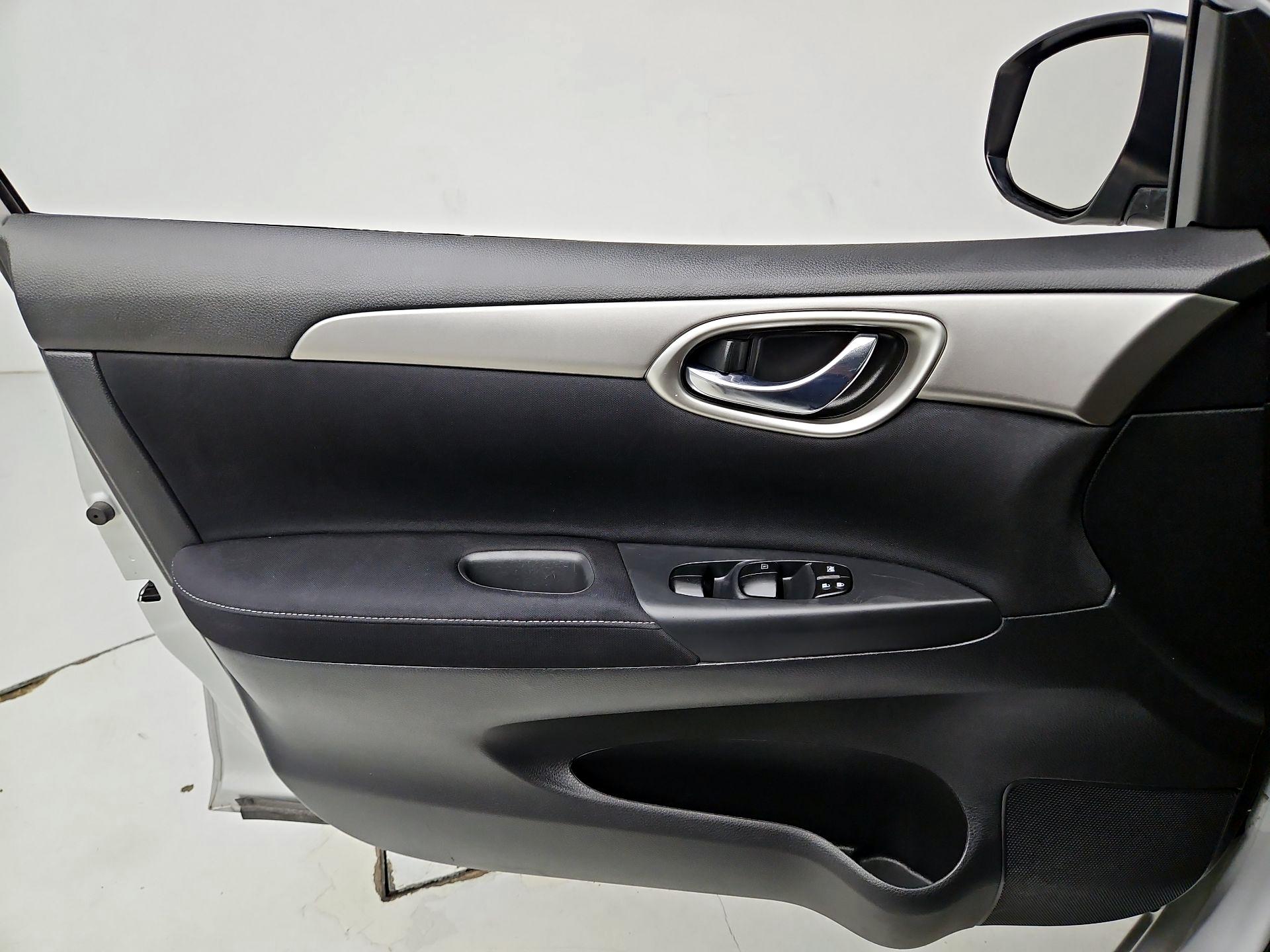 Thumbnail: 2014 Nissan Sentra - 12