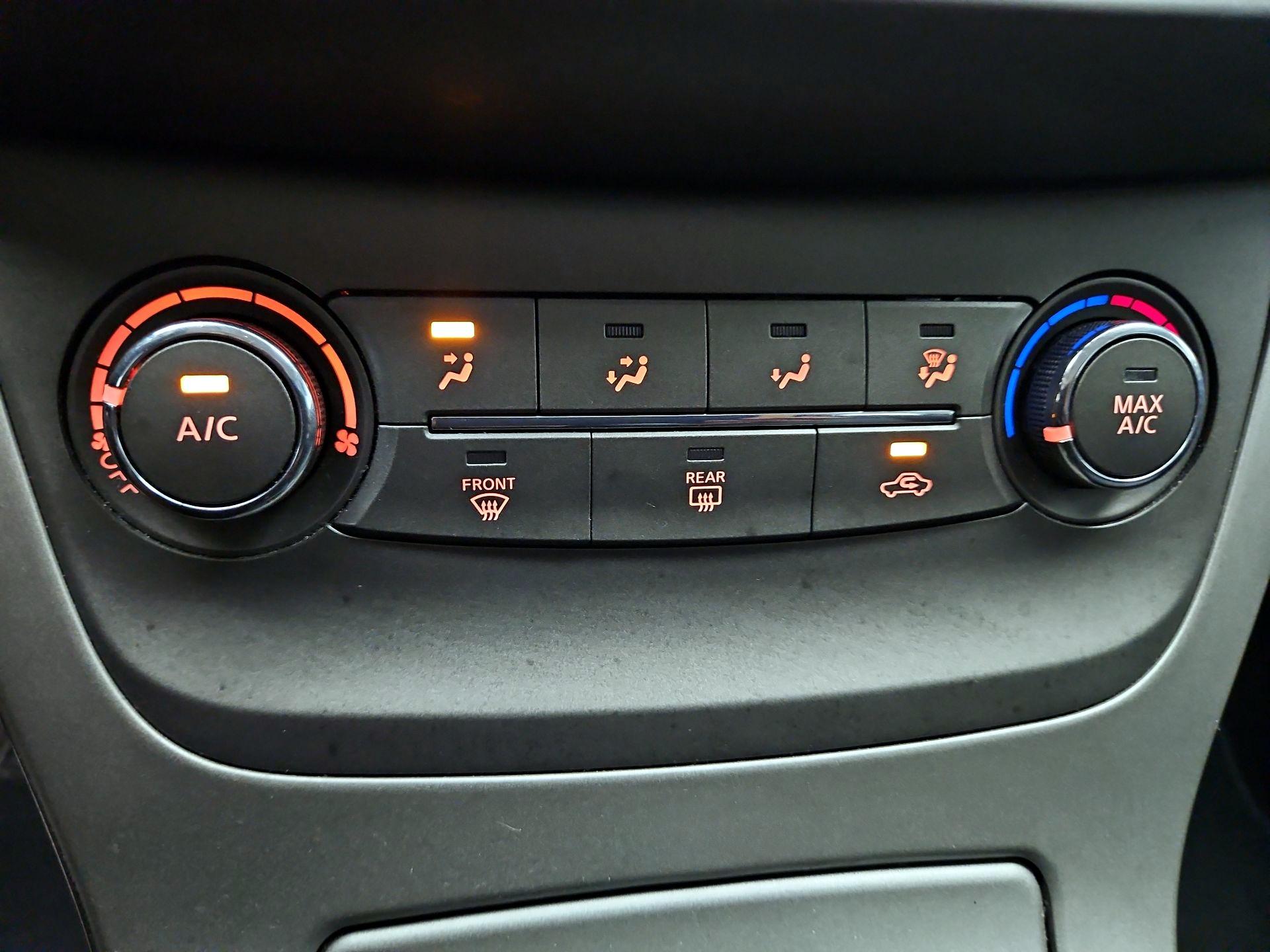Thumbnail: 2014 Nissan Sentra - 15