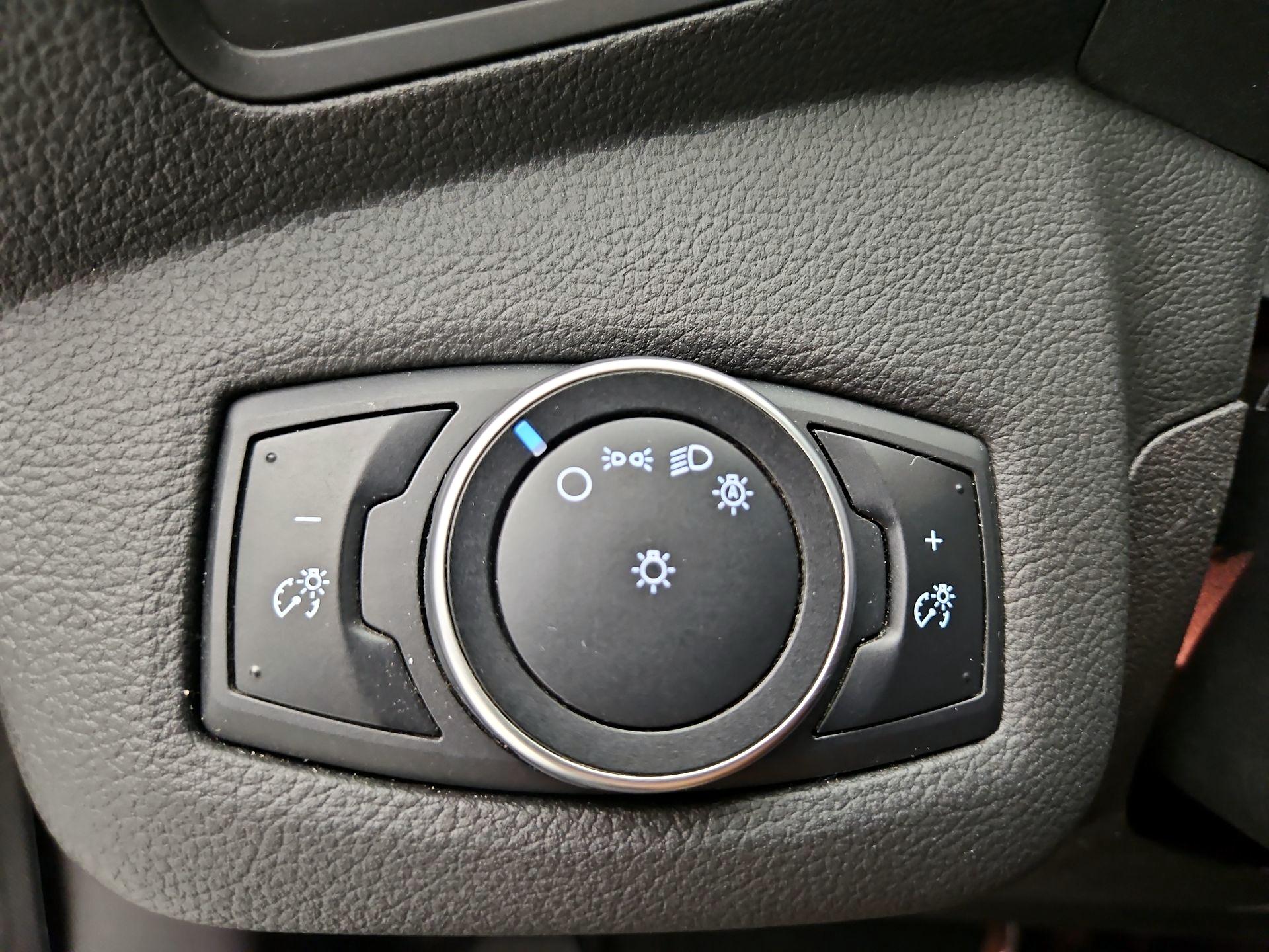 Thumbnail: 2016 Ford Escape - 11