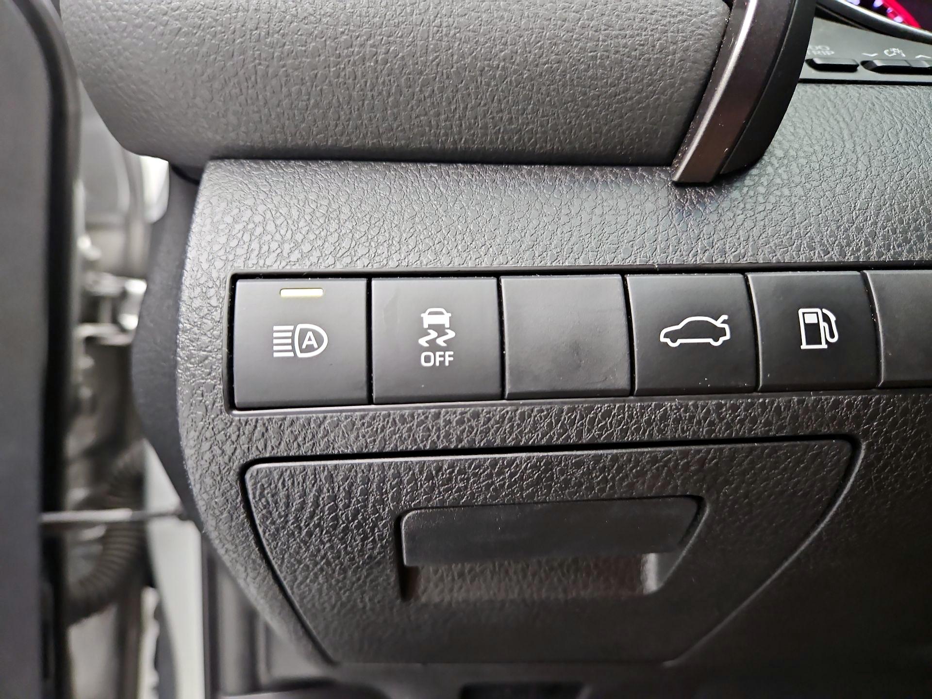 Thumbnail: 2018 Toyota Camry - 13