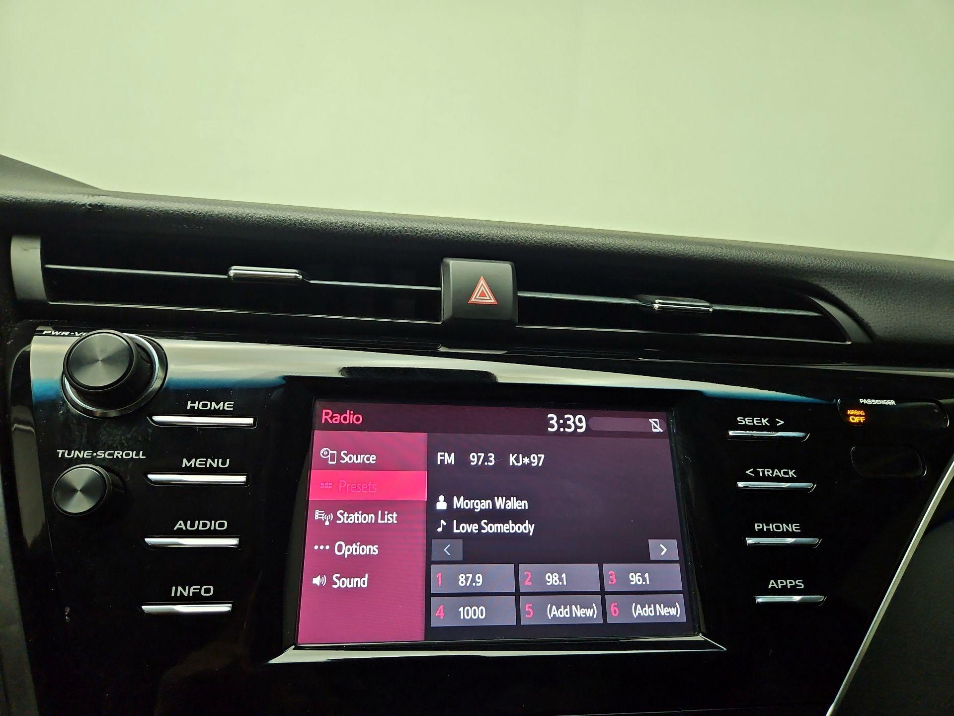 Thumbnail: 2018 Toyota Camry - 15