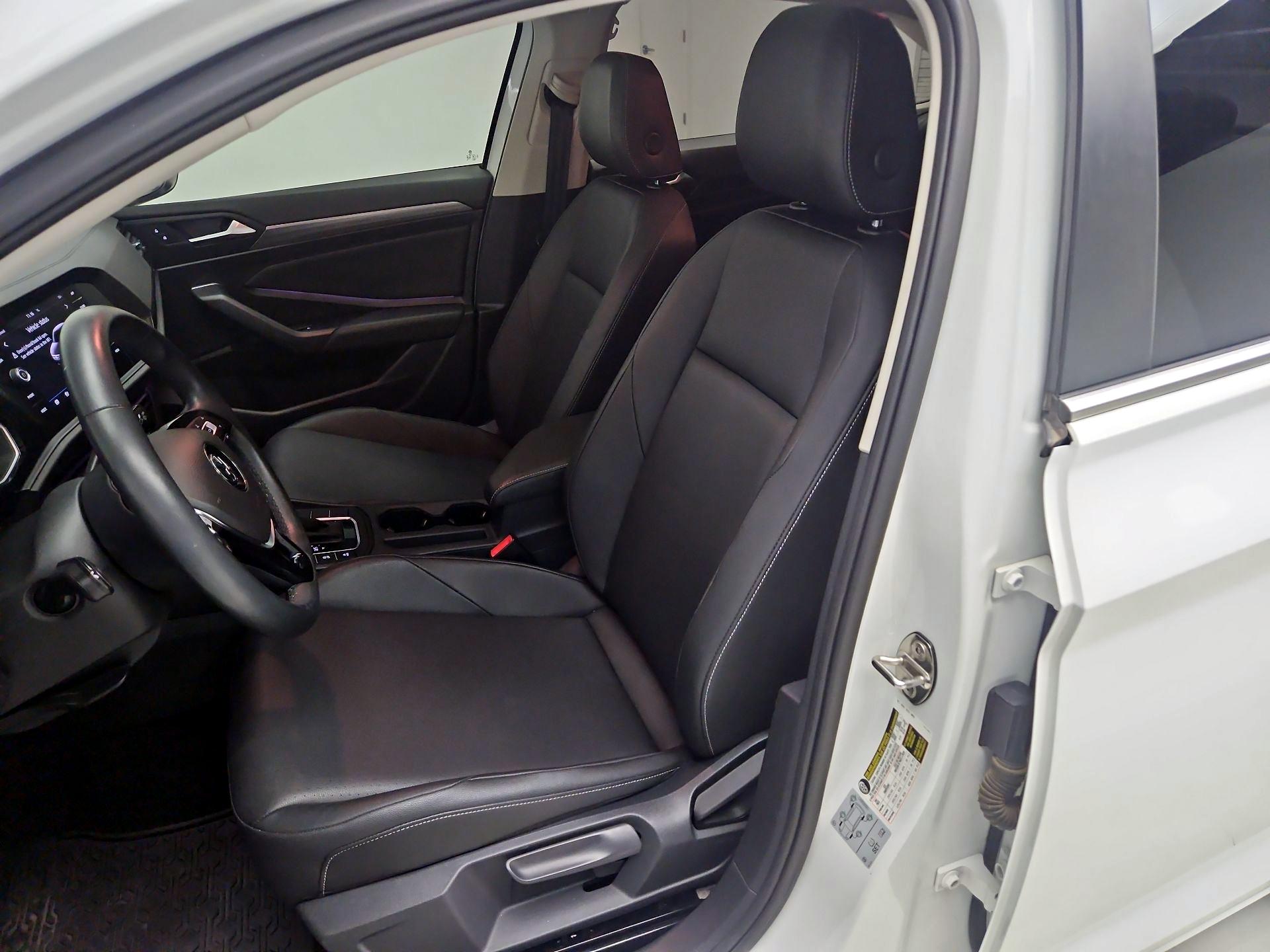 Thumbnail: 2019 Volkswagen Jetta - 11