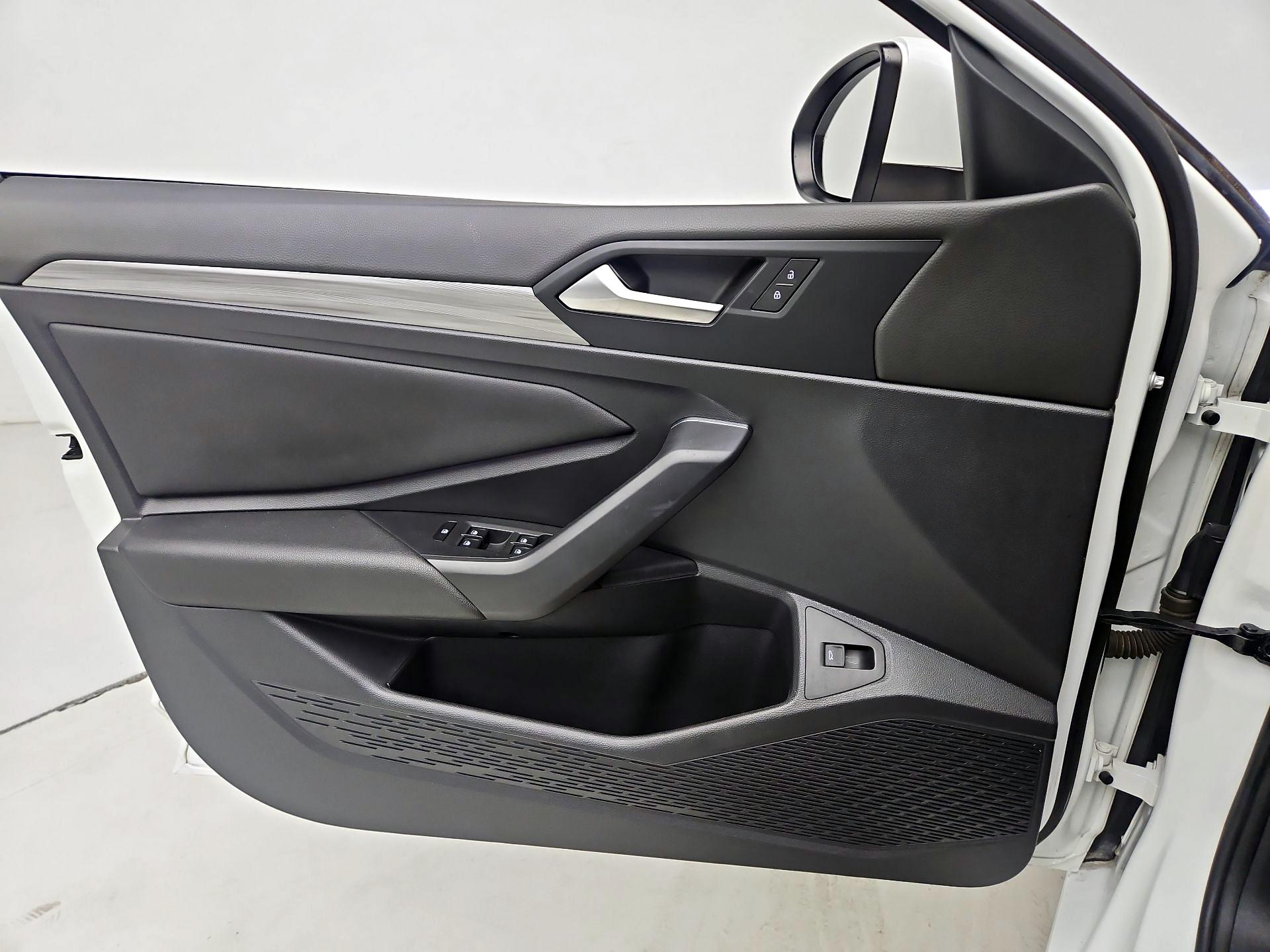 Thumbnail: 2019 Volkswagen Jetta - 12