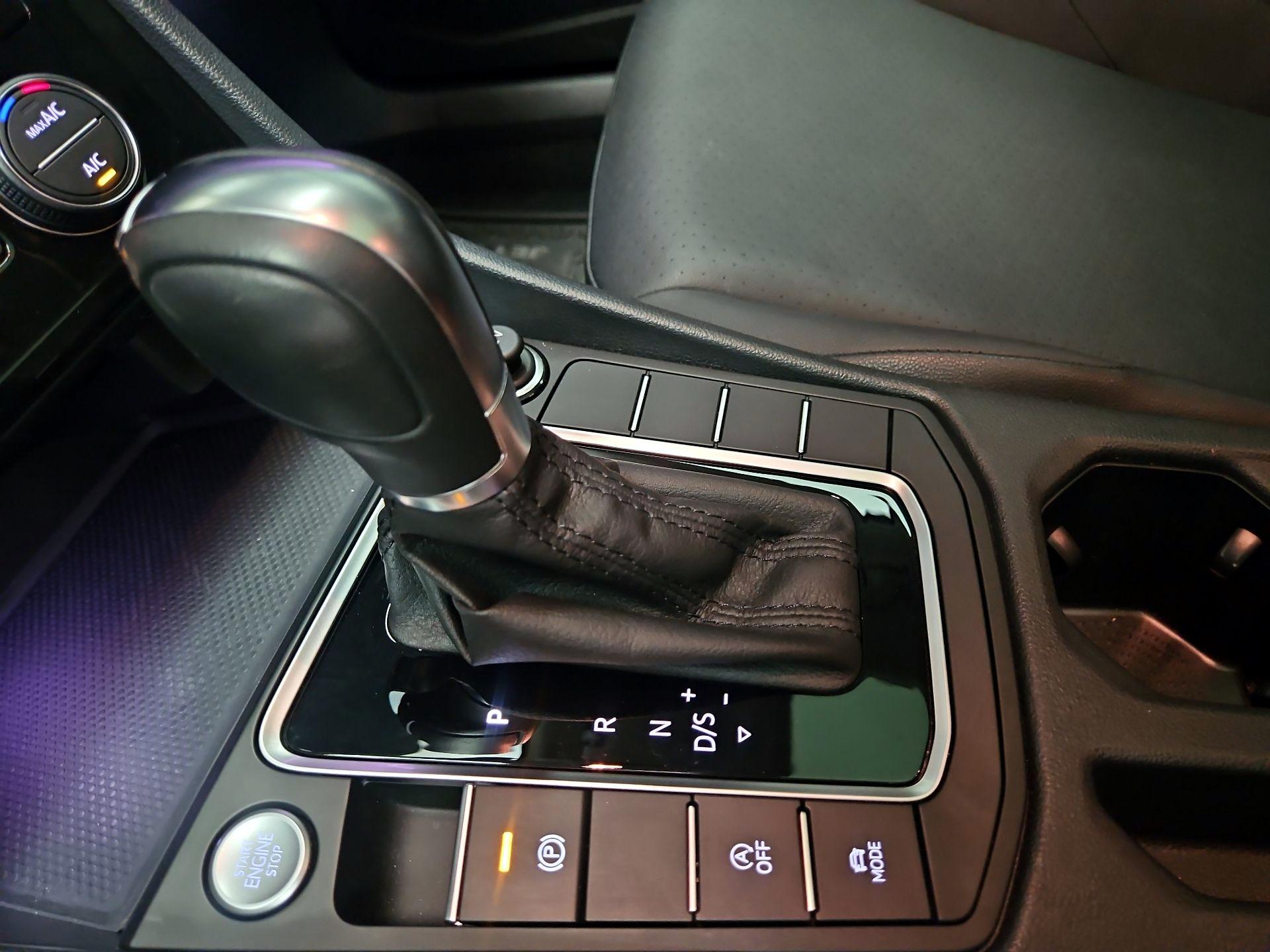 Thumbnail: 2019 Volkswagen Jetta - 17