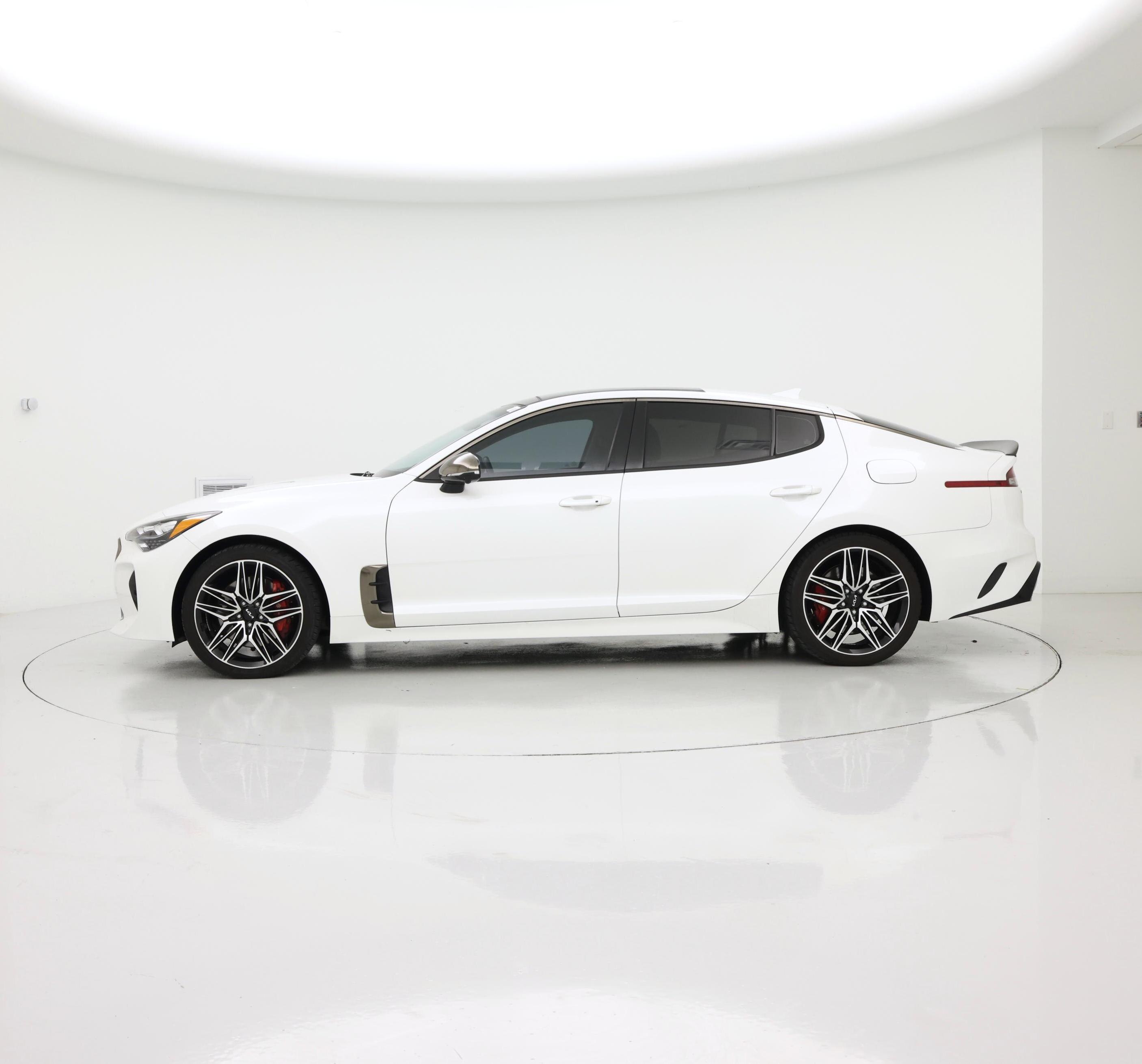 Thumbnail: 2022 Kia Stinger - 3