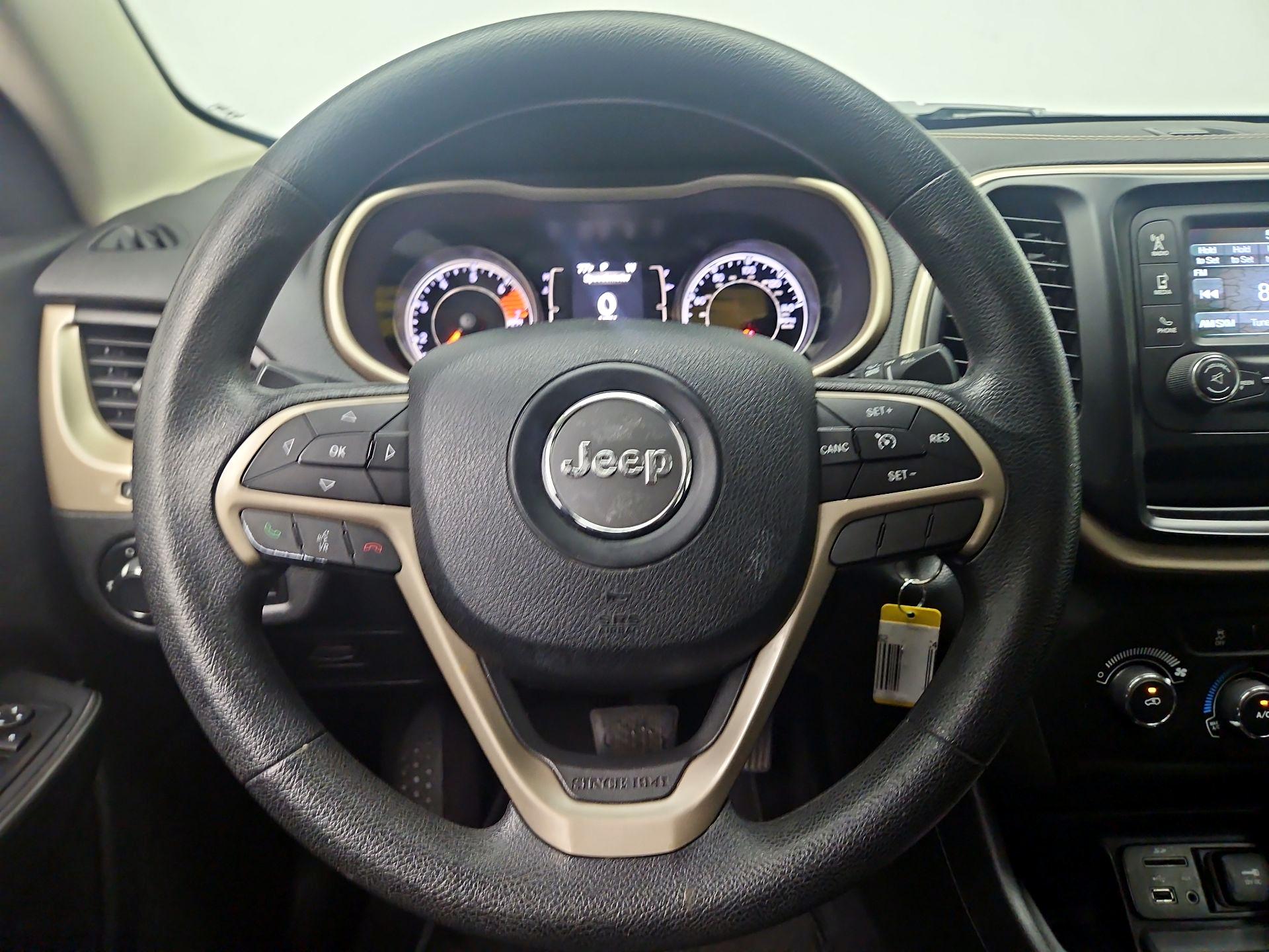 Thumbnail: 2017 Jeep Cherokee - 10