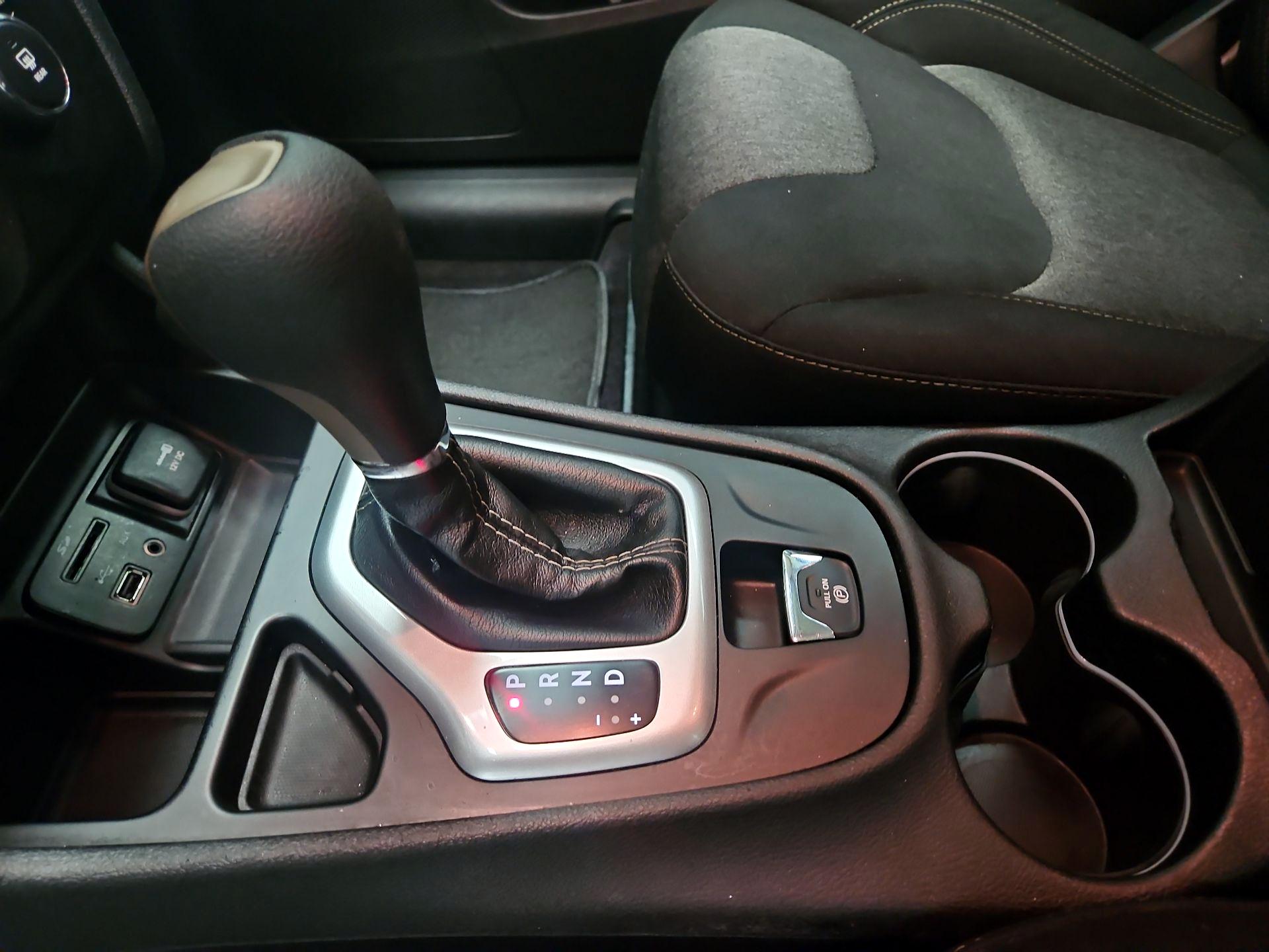 Thumbnail: 2017 Jeep Cherokee - 17