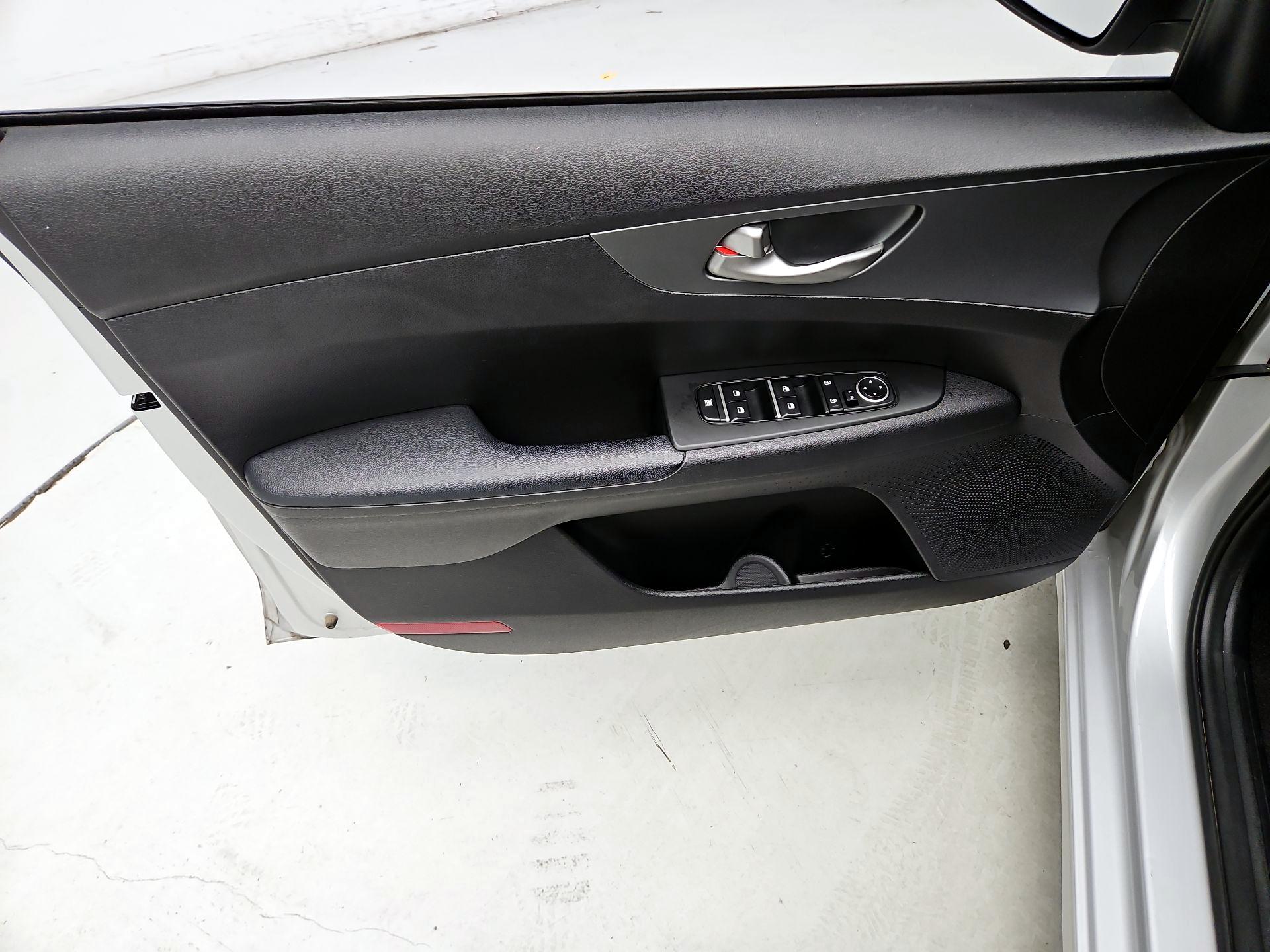 Thumbnail: 2021 Kia Forte - 12