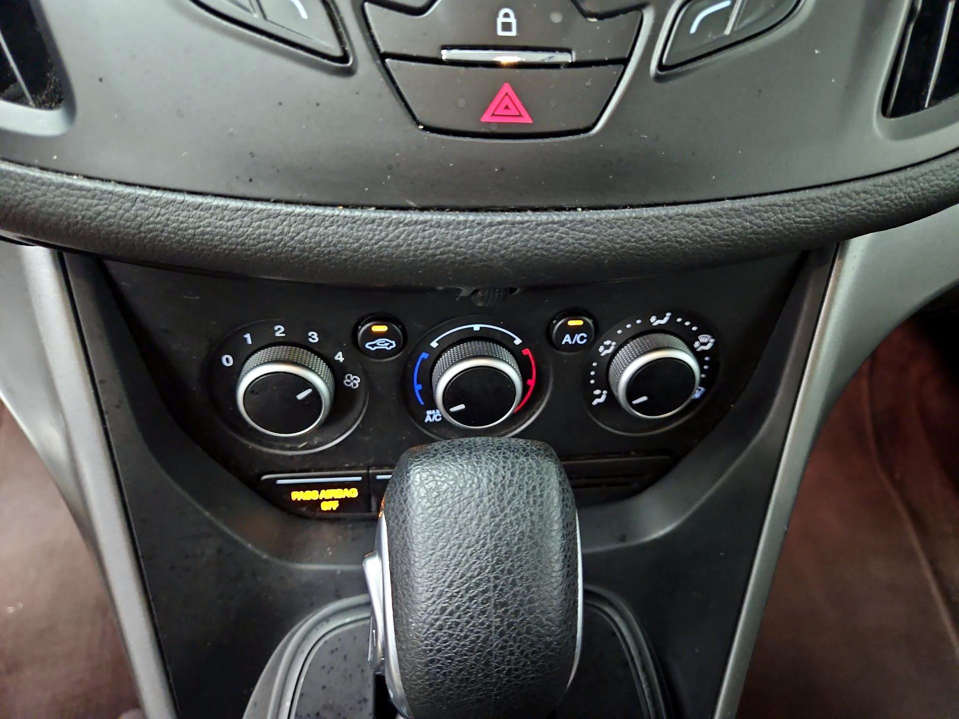 Thumbnail: 2015 Ford Escape - 16