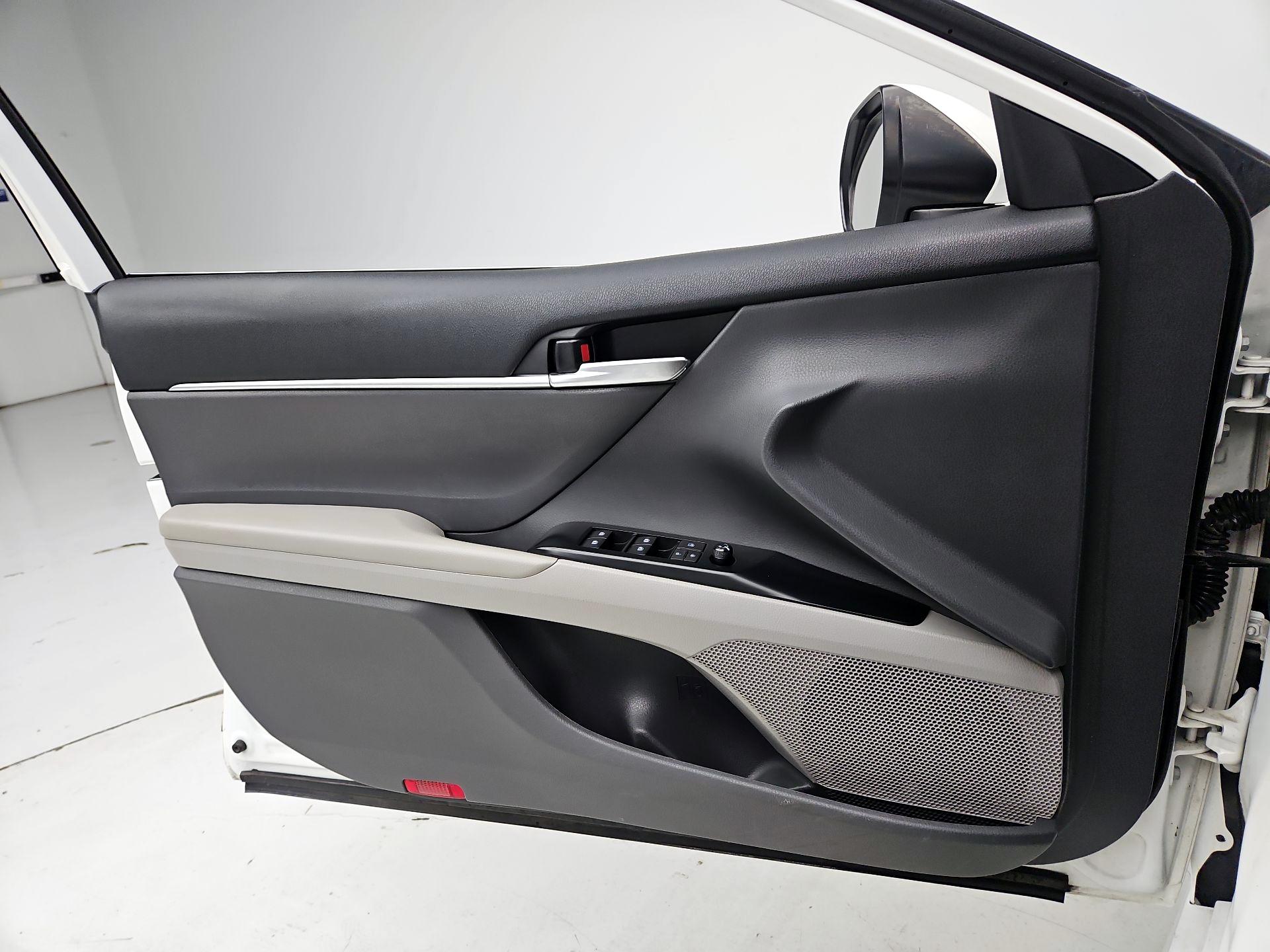 Thumbnail: 2020 Toyota Camry - 12