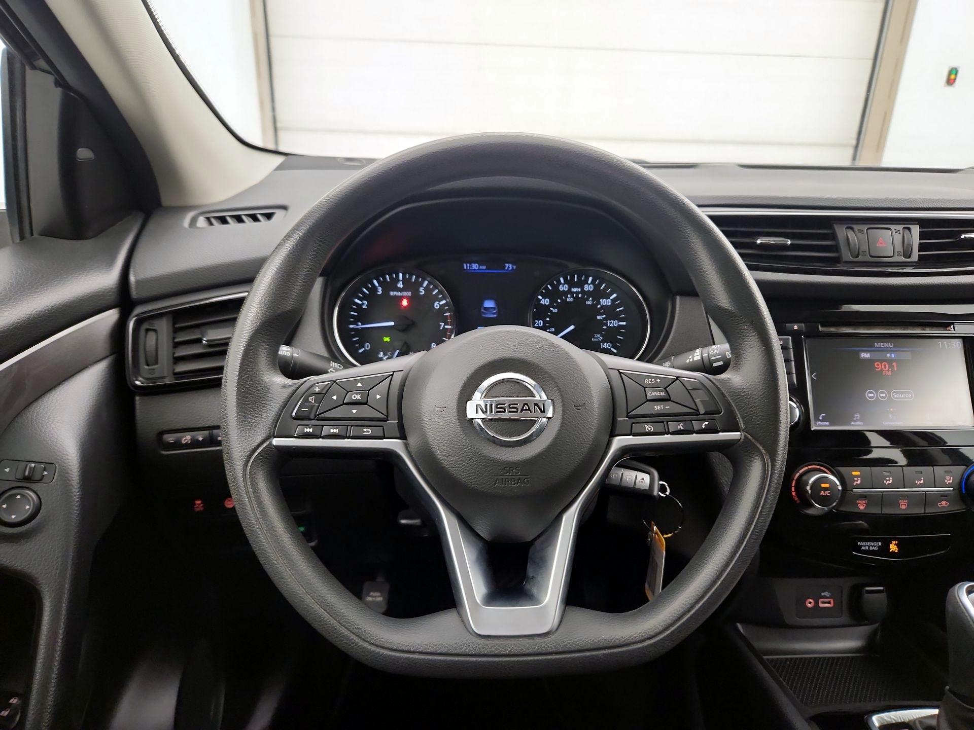 Thumbnail: 2020 Nissan Rogue Sport - 10