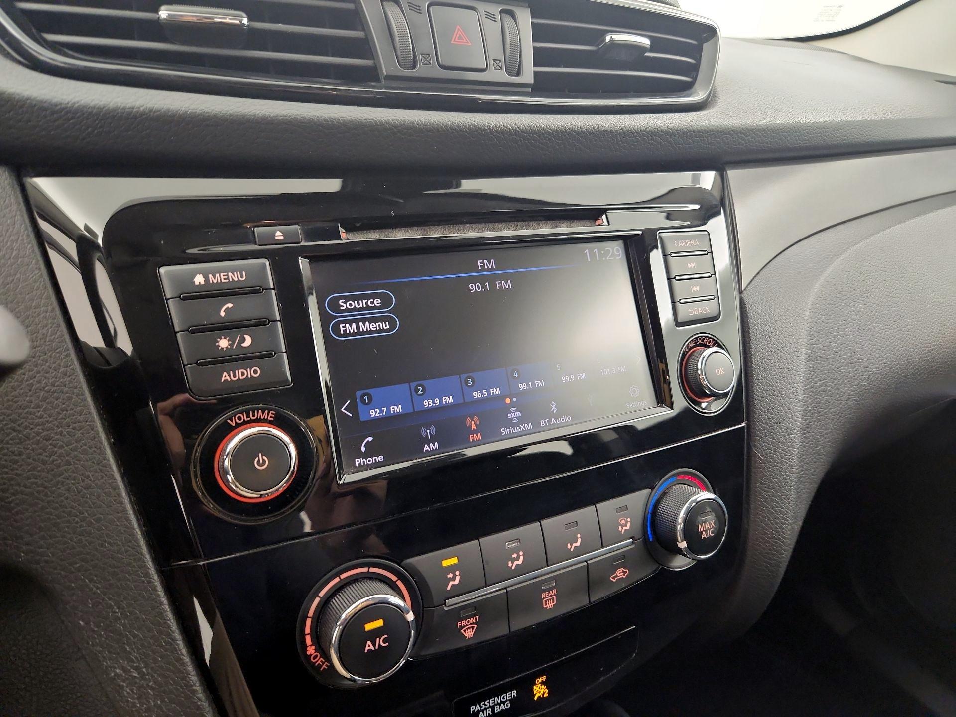 Thumbnail: 2020 Nissan Rogue Sport - 15