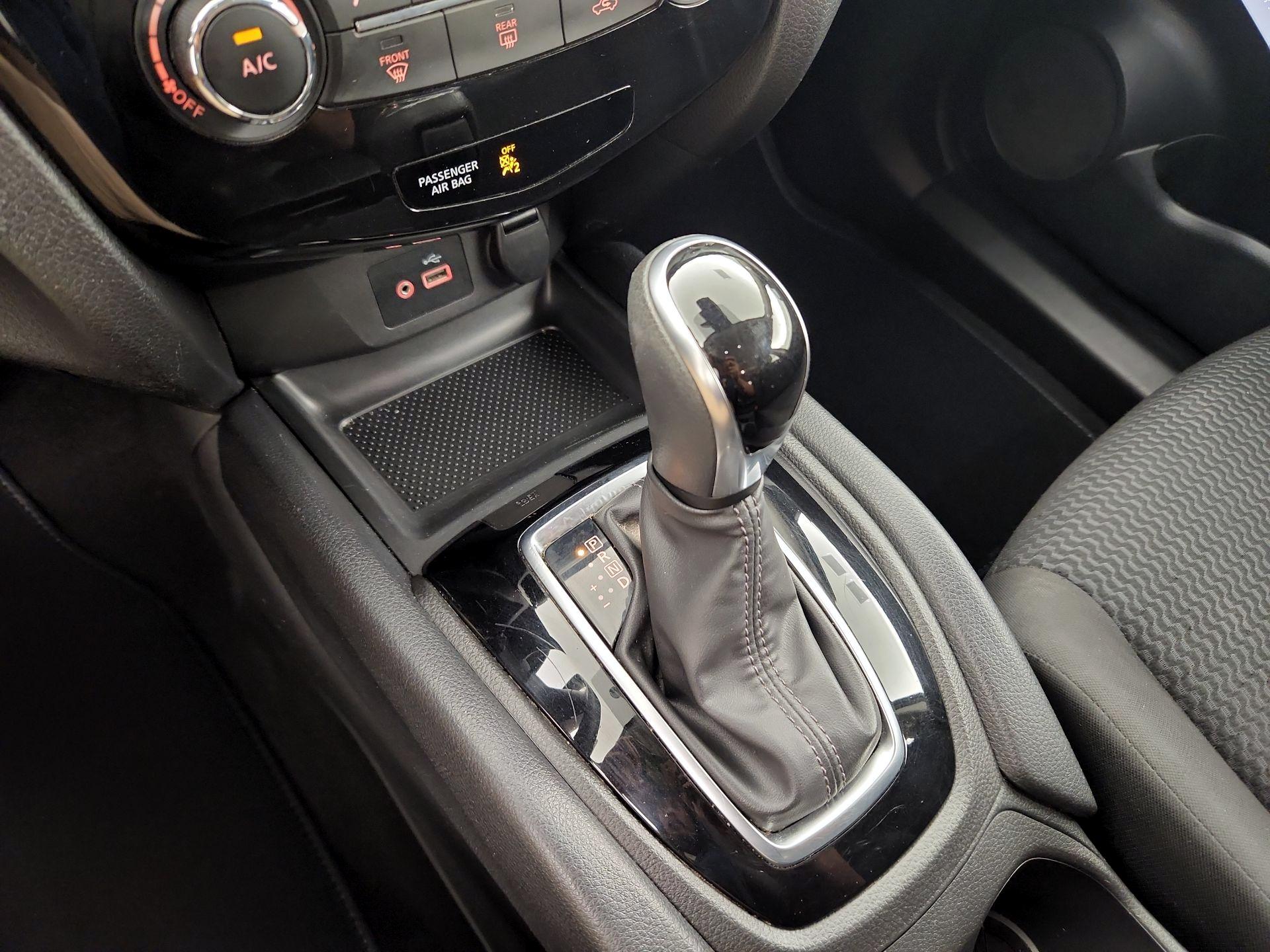 Thumbnail: 2020 Nissan Rogue Sport - 17
