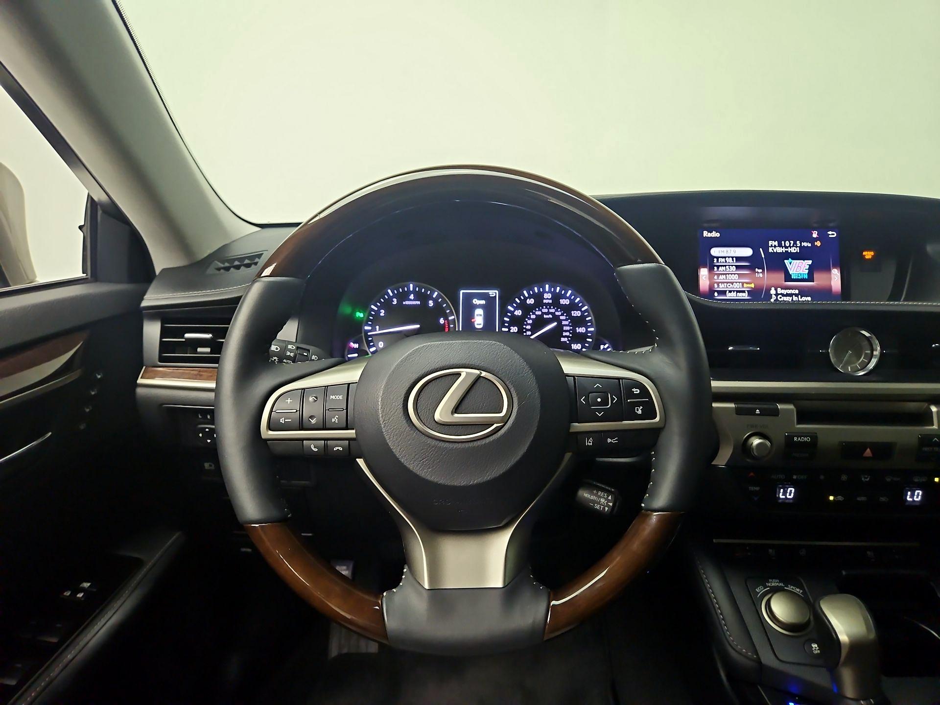 Thumbnail: 2018 Lexus ES - 10