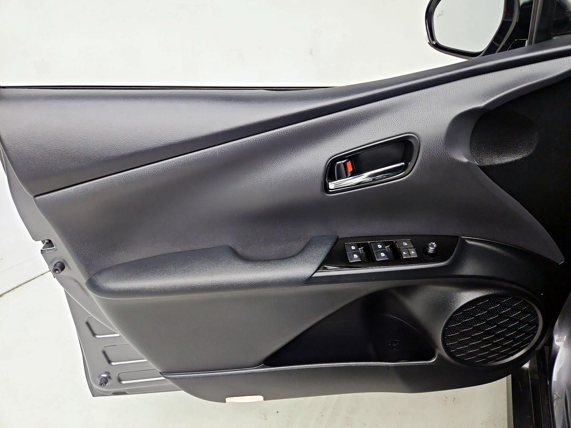 Thumbnail: 2018 Toyota Prius - 12