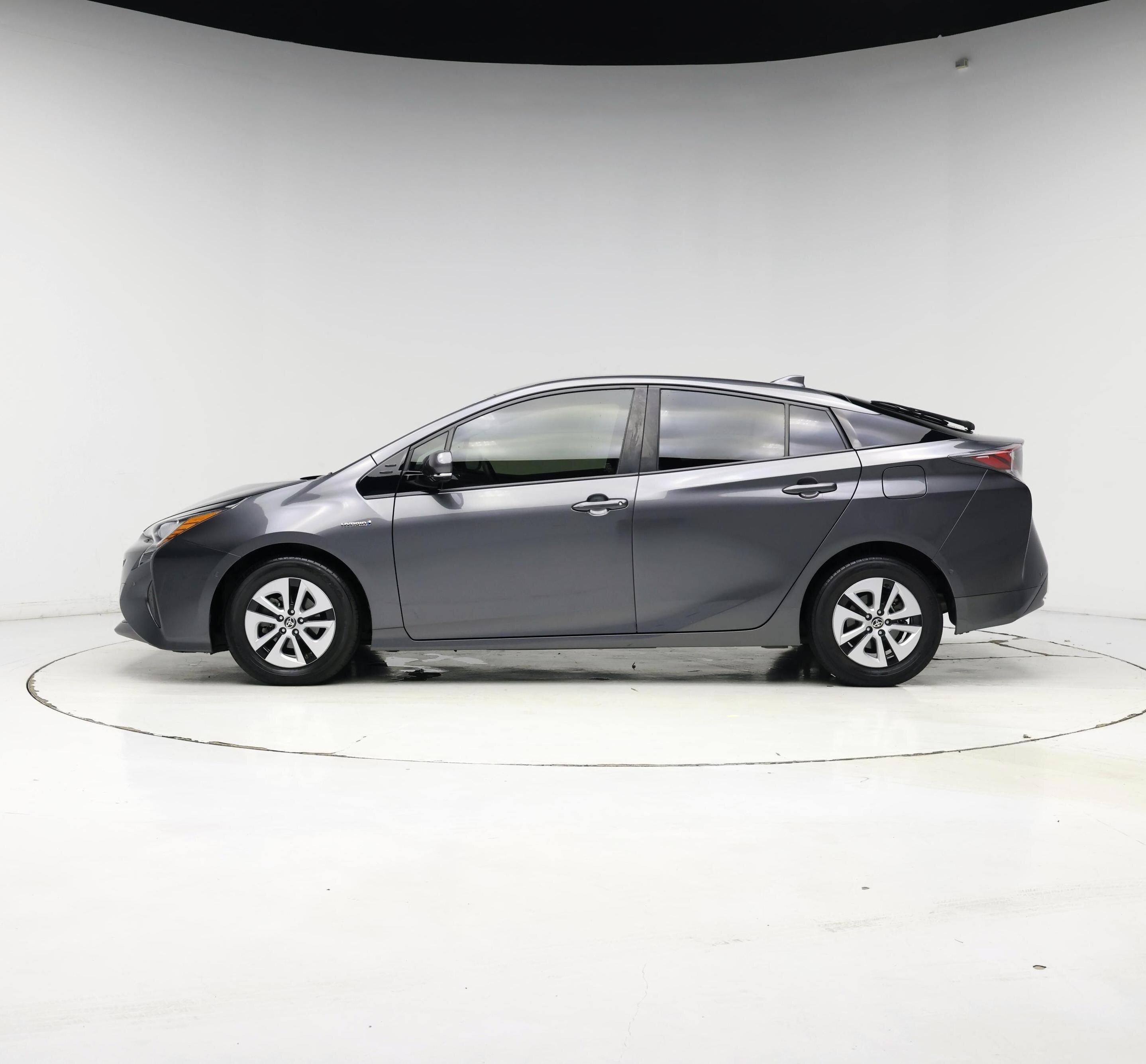 Thumbnail: 2018 Toyota Prius - 3