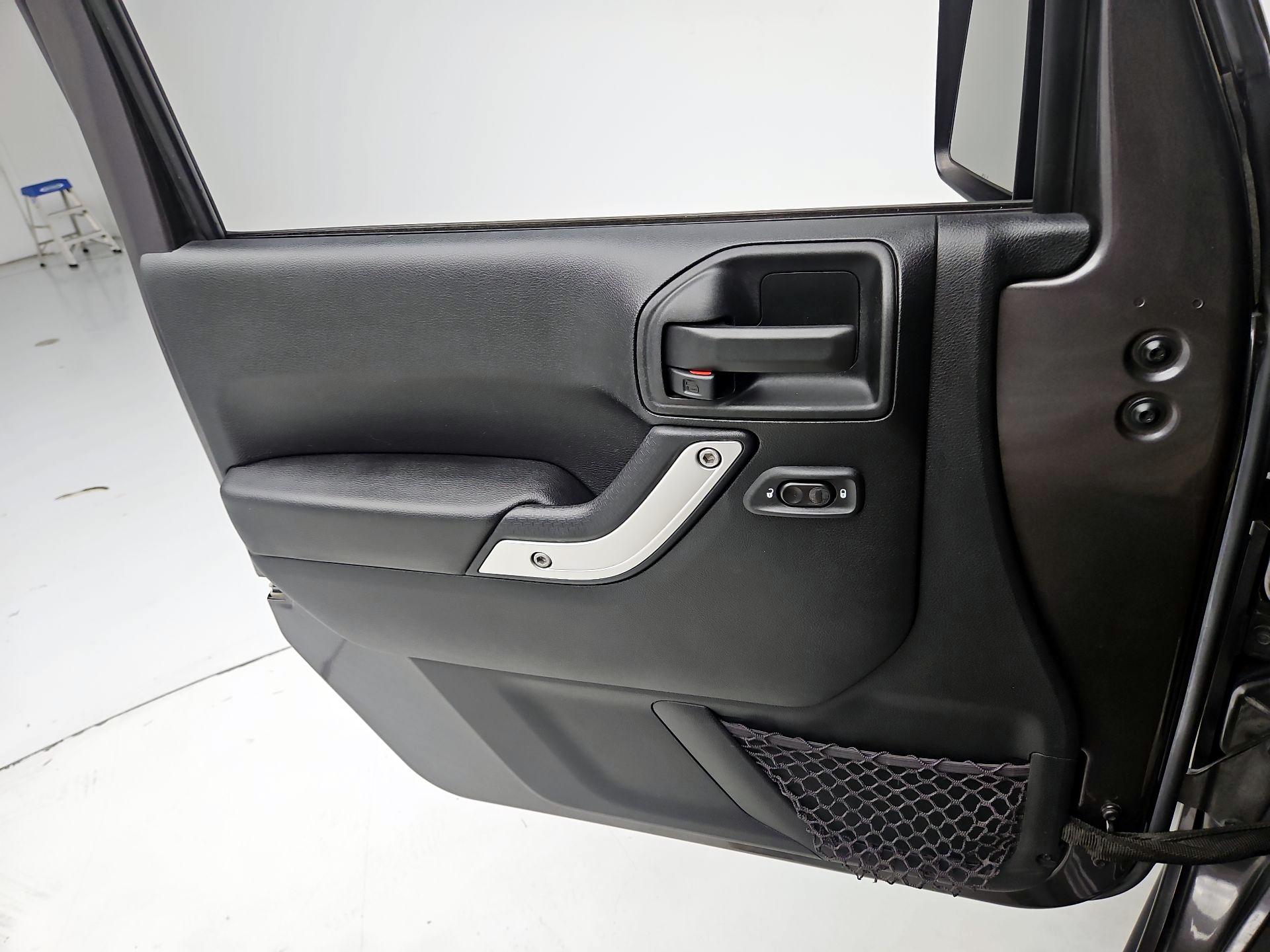 Thumbnail: 2016 Jeep Wrangler - 12