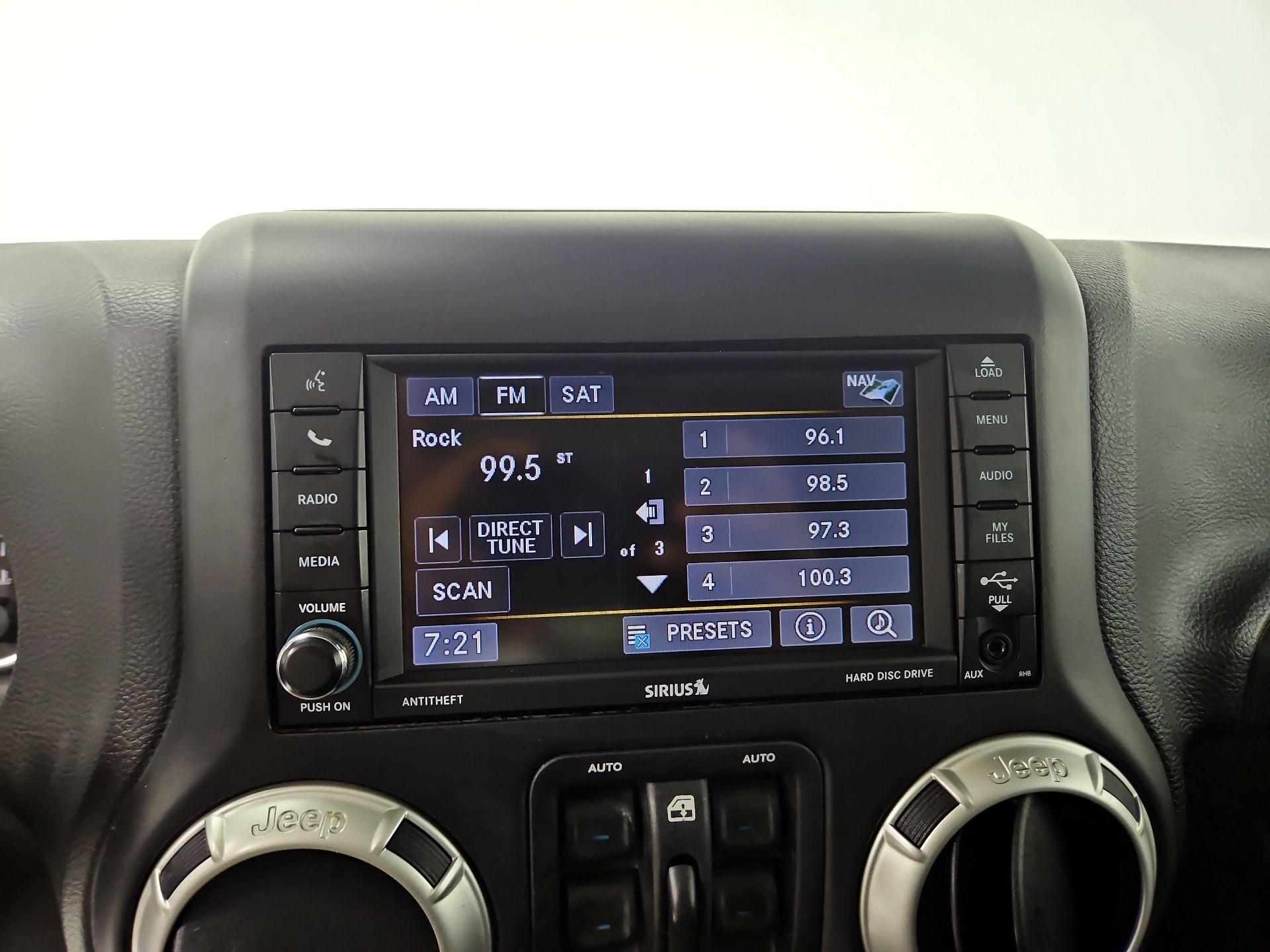 Thumbnail: 2016 Jeep Wrangler - 14