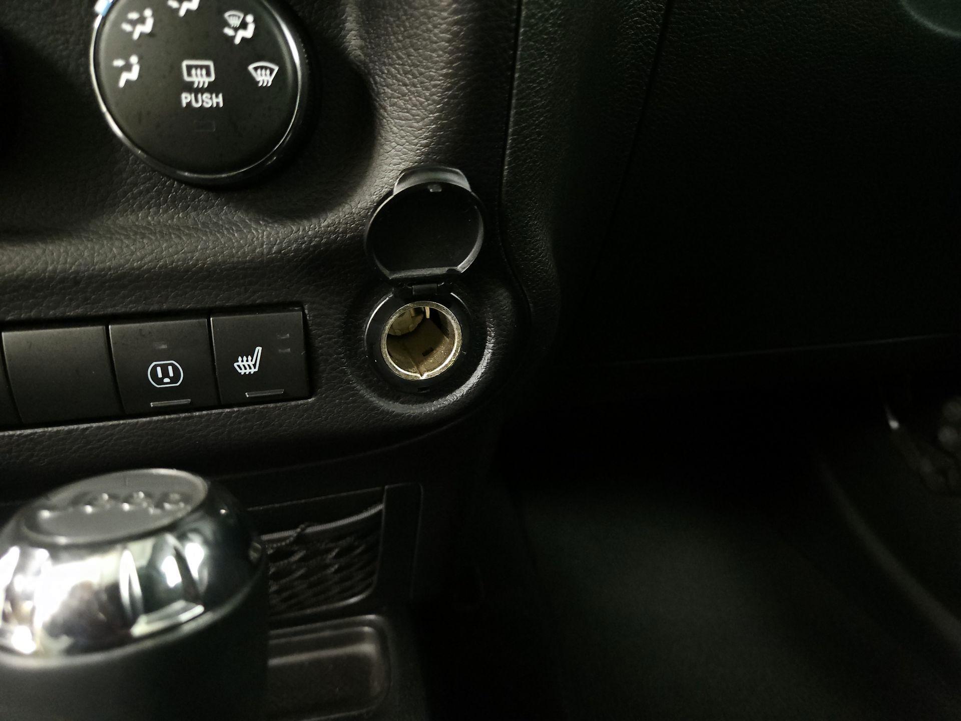 Thumbnail: 2016 Jeep Wrangler - 17