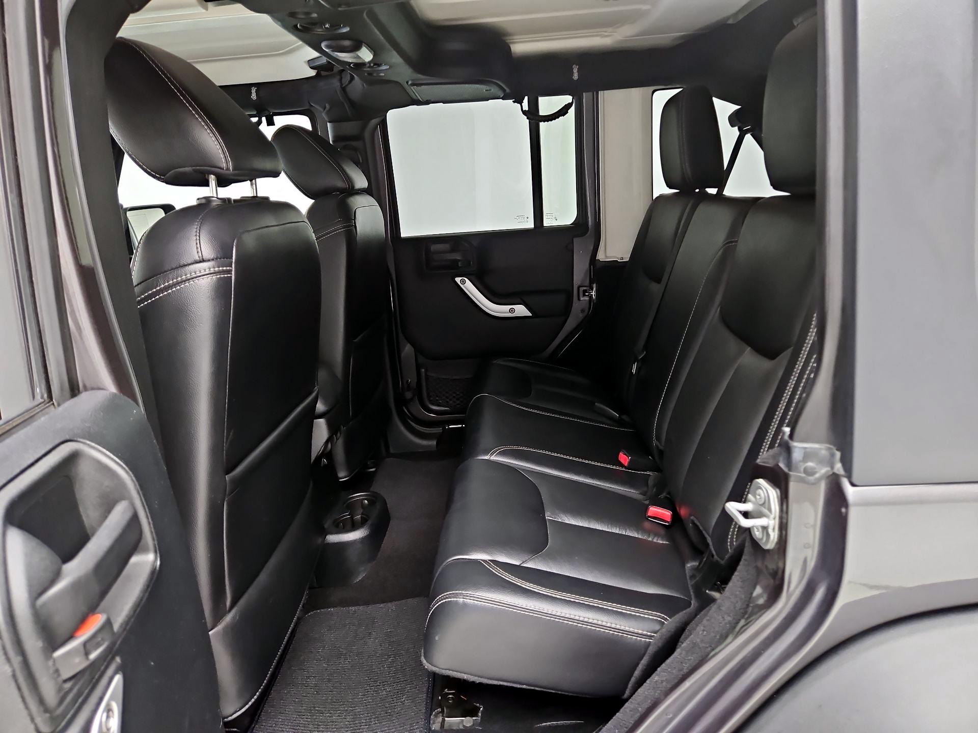 Thumbnail: 2016 Jeep Wrangler - 18