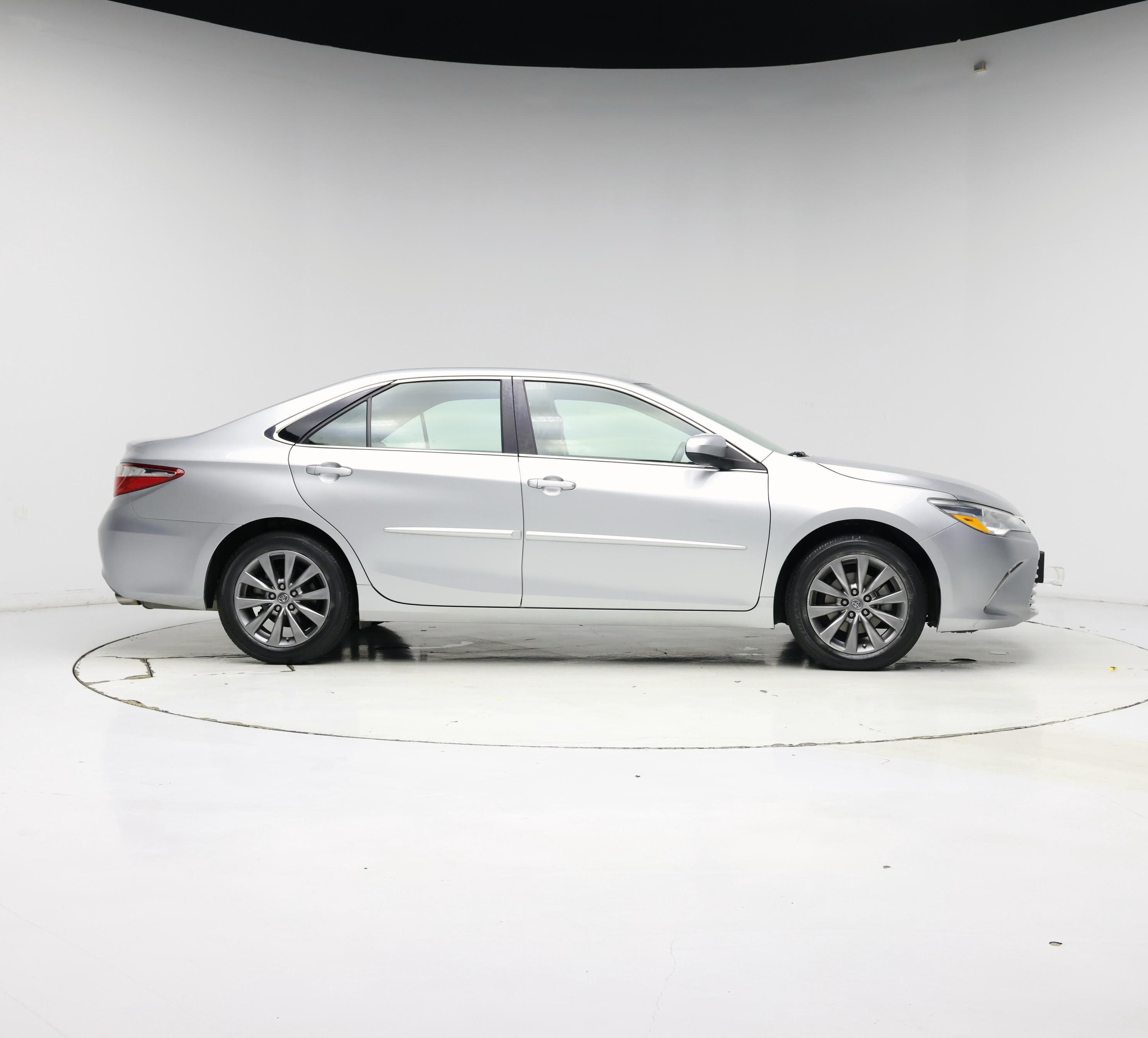 Thumbnail: 2017 Toyota Camry - 7