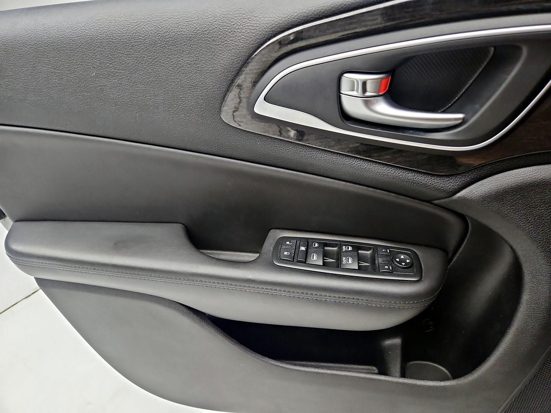 Thumbnail: 2015 Chrysler 200 - 12