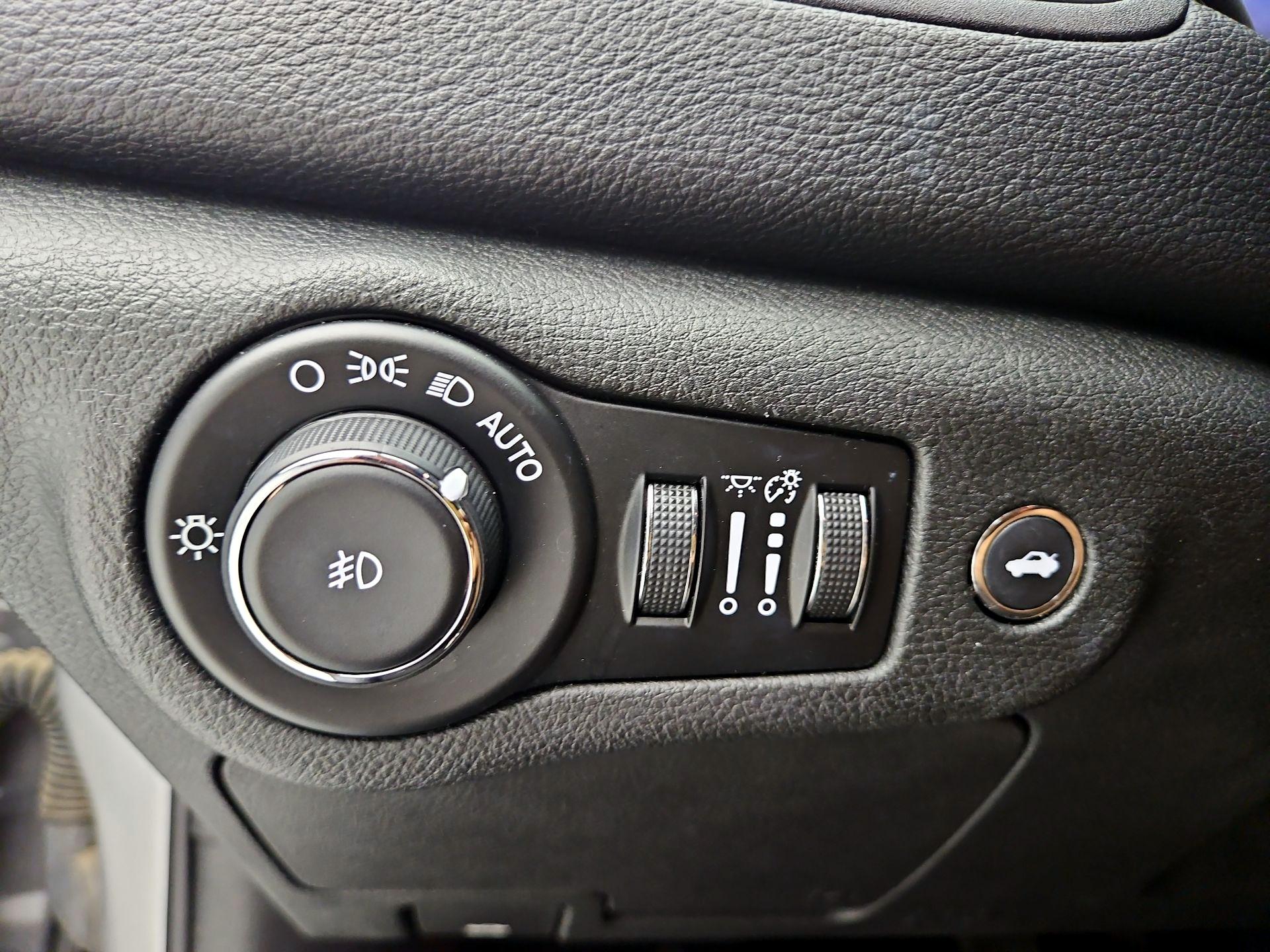 Thumbnail: 2015 Chrysler 200 - 13