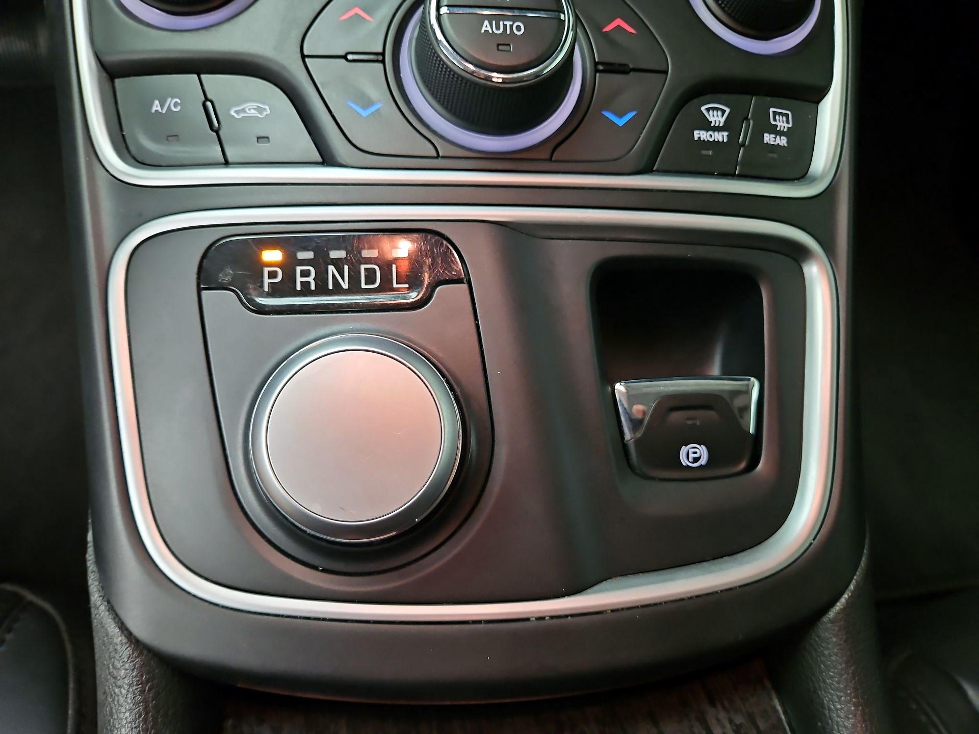 Thumbnail: 2015 Chrysler 200 - 17