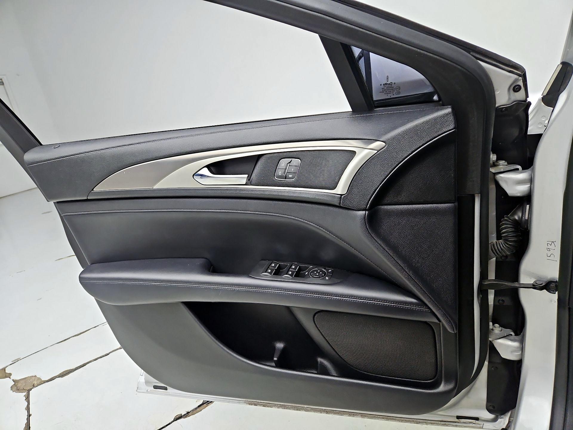 Thumbnail: 2018 Lincoln MKZ - 12
