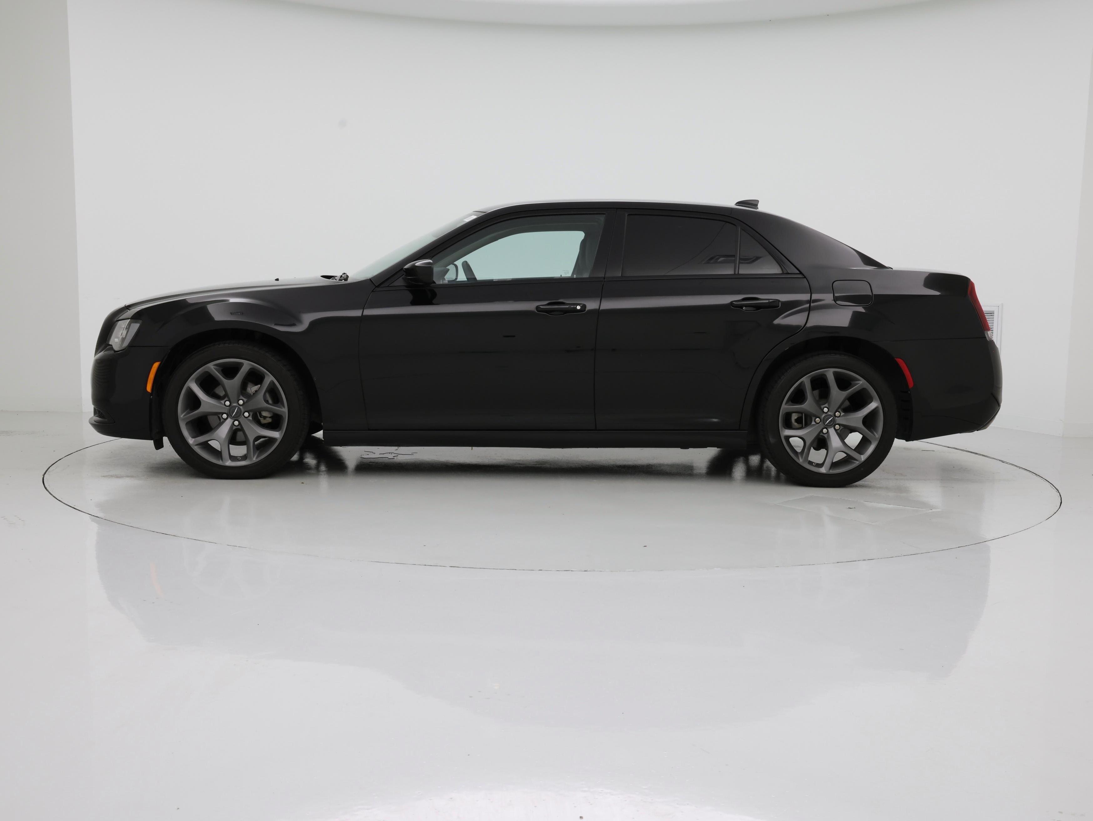 Thumbnail: 2023 Chrysler 300 - 3